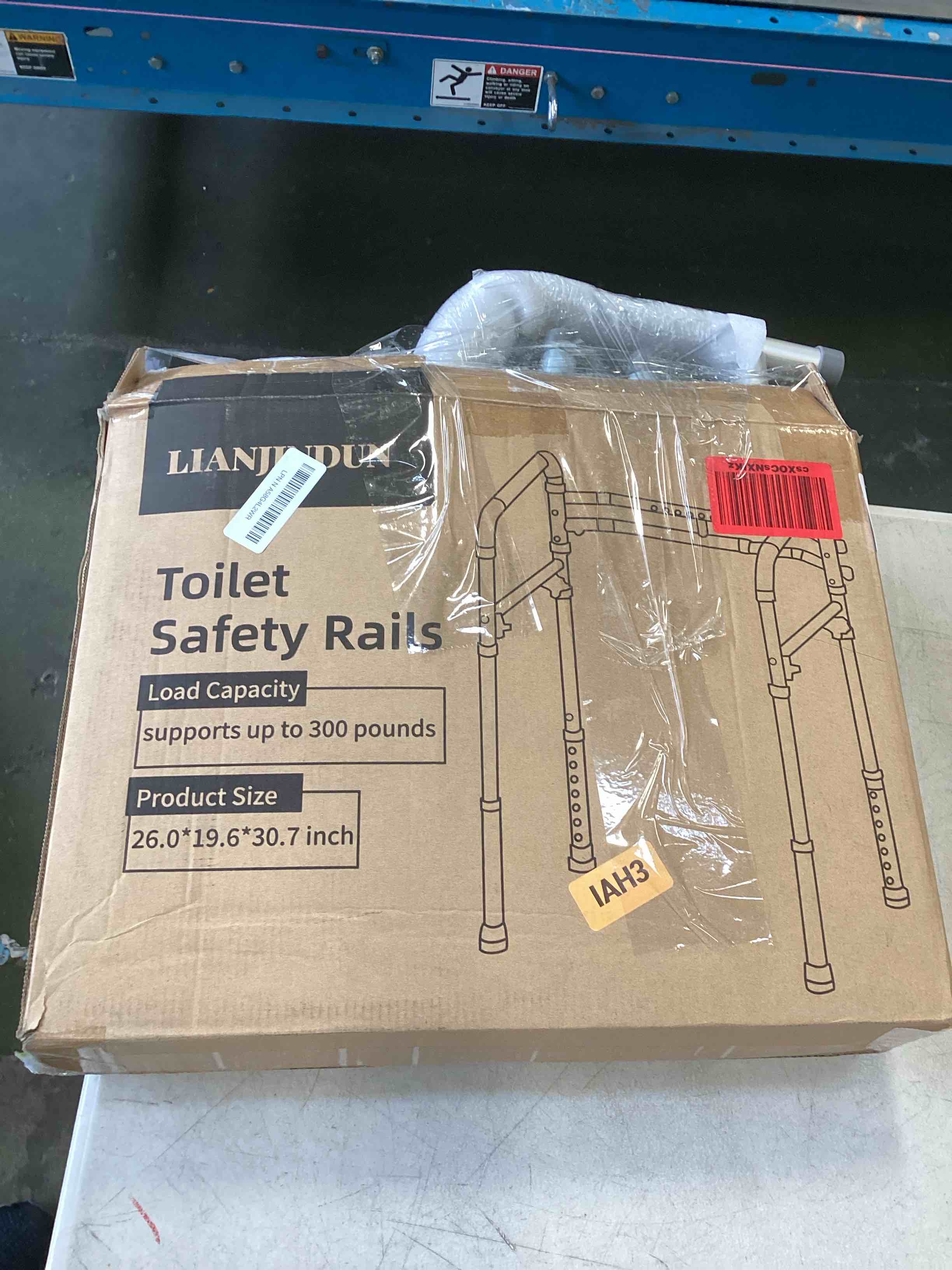 https://s3.amazonaws.com/lotting-images-prod/bidfta/GRA2191675_1742480902130.jpeg