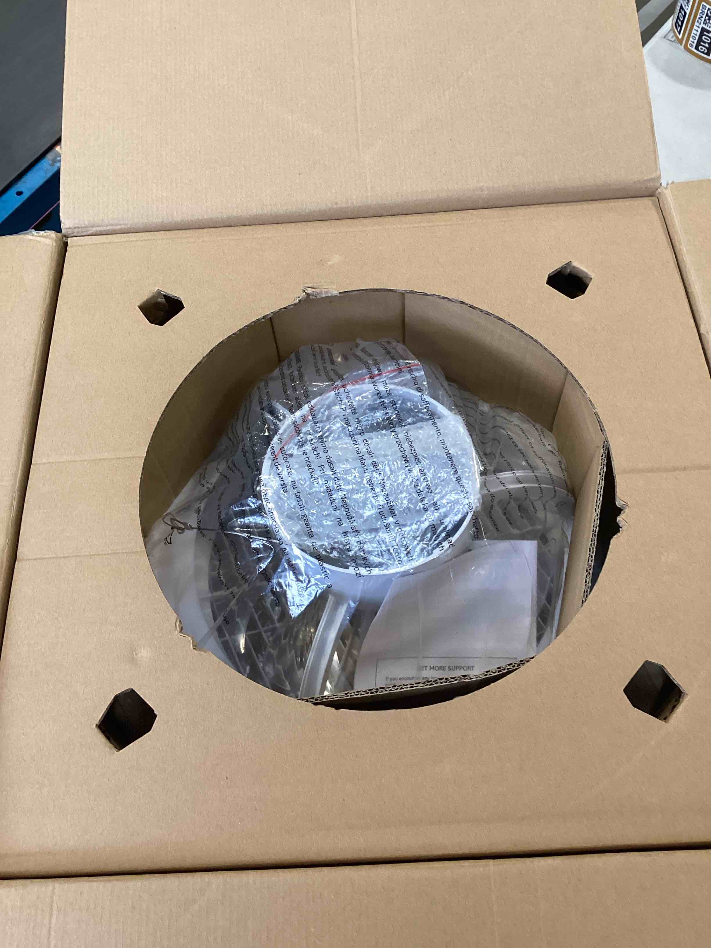 https://s3.amazonaws.com/lotting-images-prod/bidfta/GRA2191679_1742481439324.jpeg