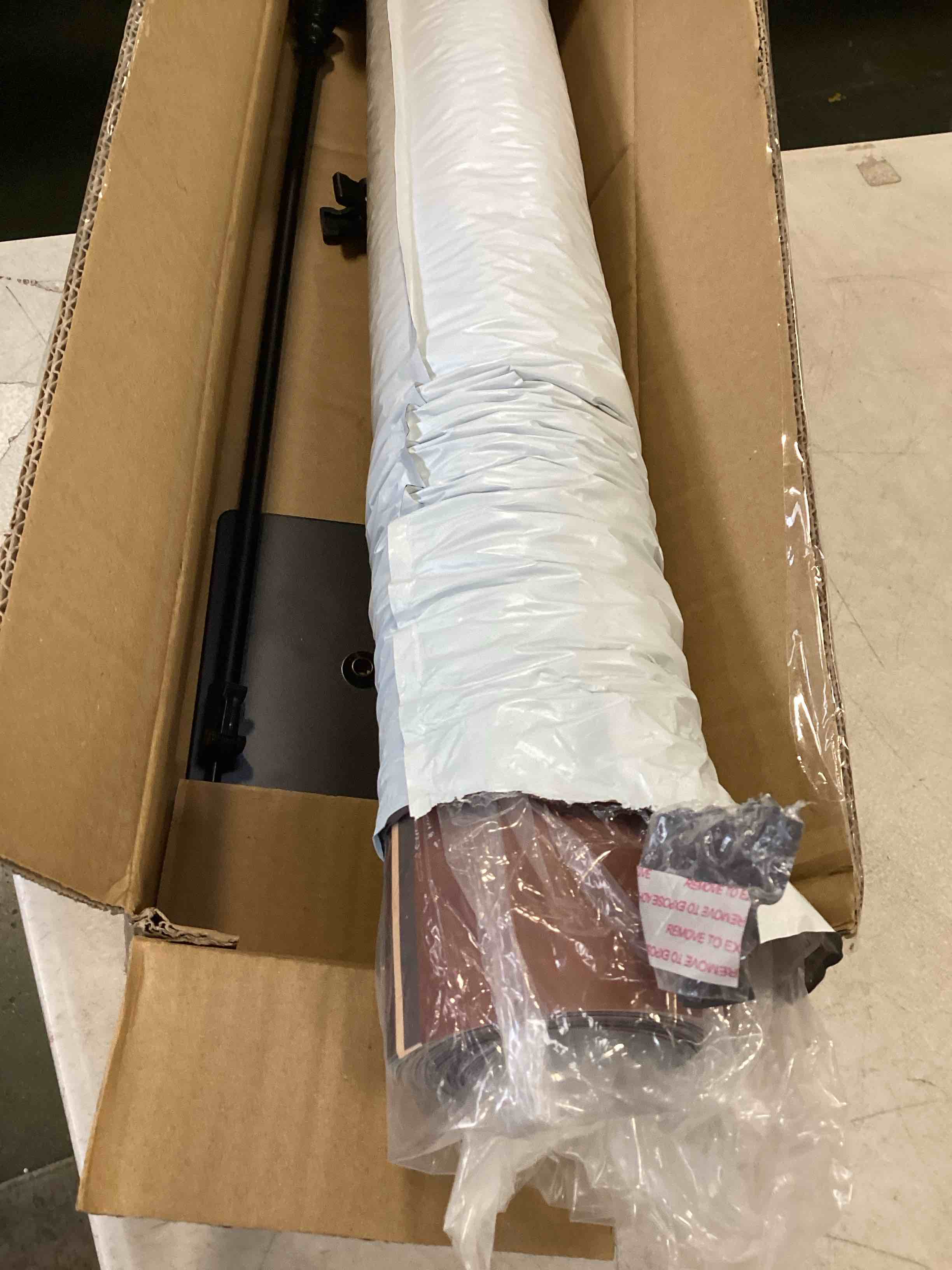 https://s3.amazonaws.com/lotting-images-prod/bidfta/GRA2191753_1742498377381.jpeg