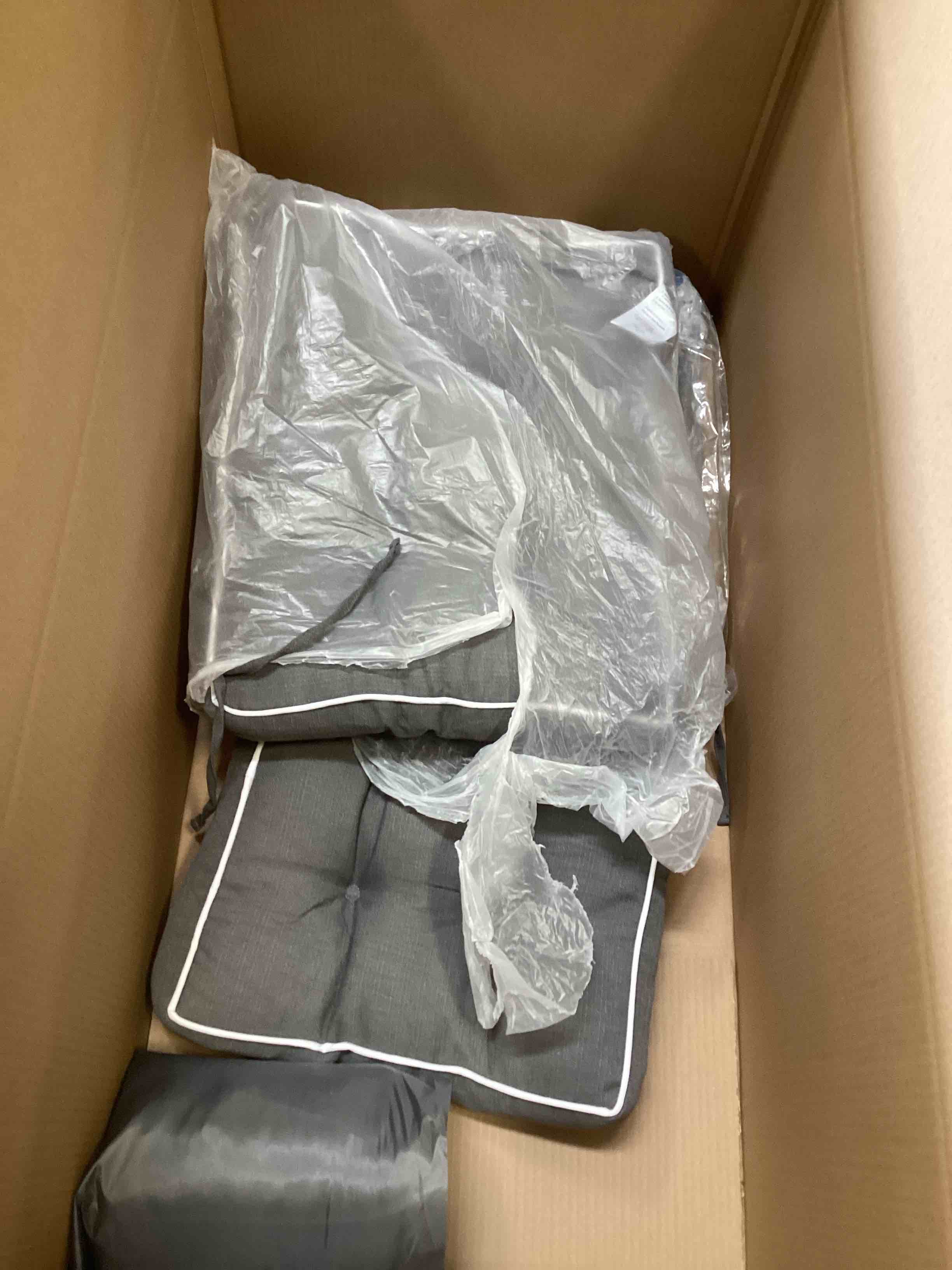 https://s3.amazonaws.com/lotting-images-prod/bidfta/GRA2192087_1742835878471.jpeg