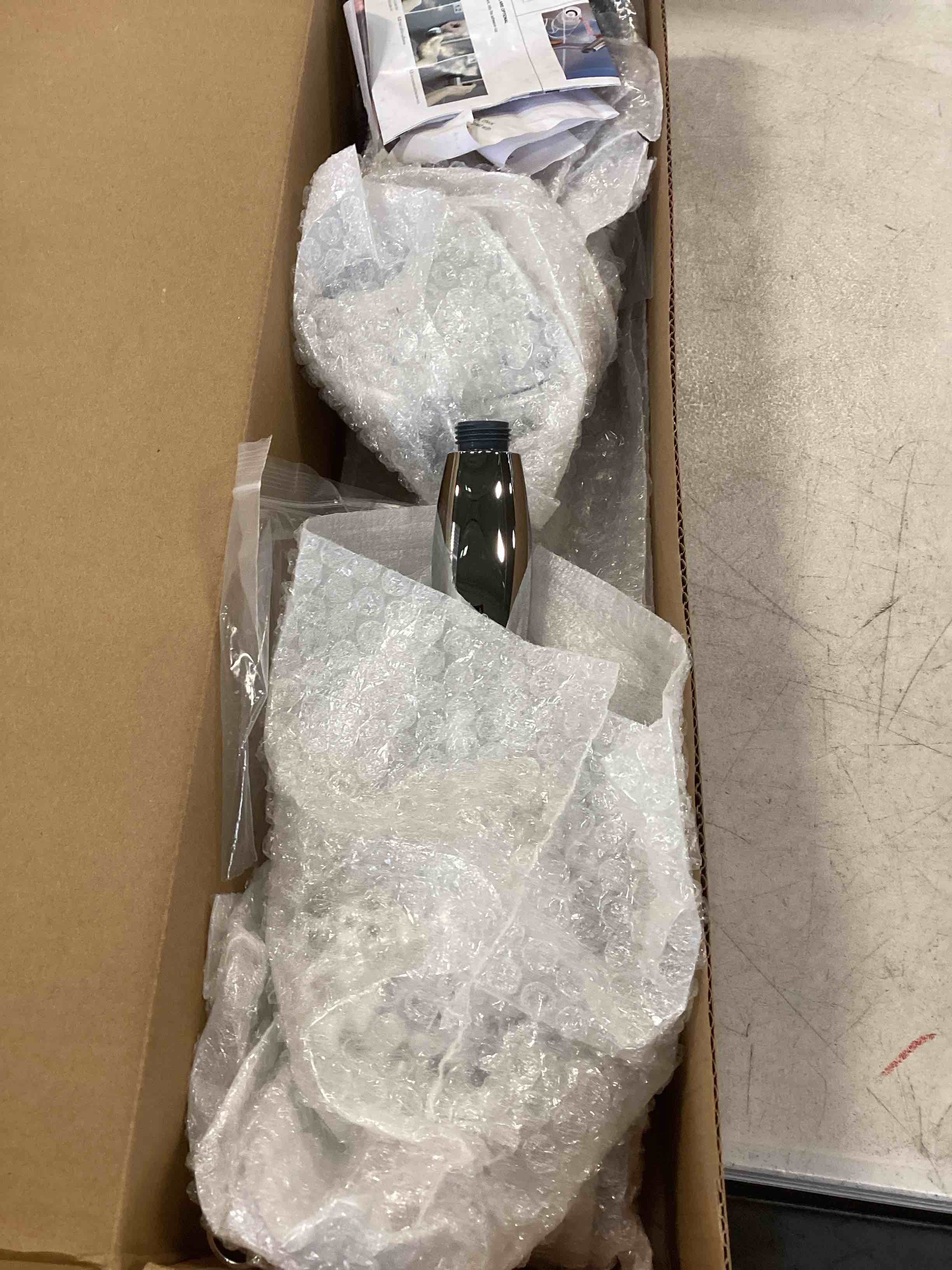 https://s3.amazonaws.com/lotting-images-prod/bidfta/GRA2193332_1743598309107.jpeg