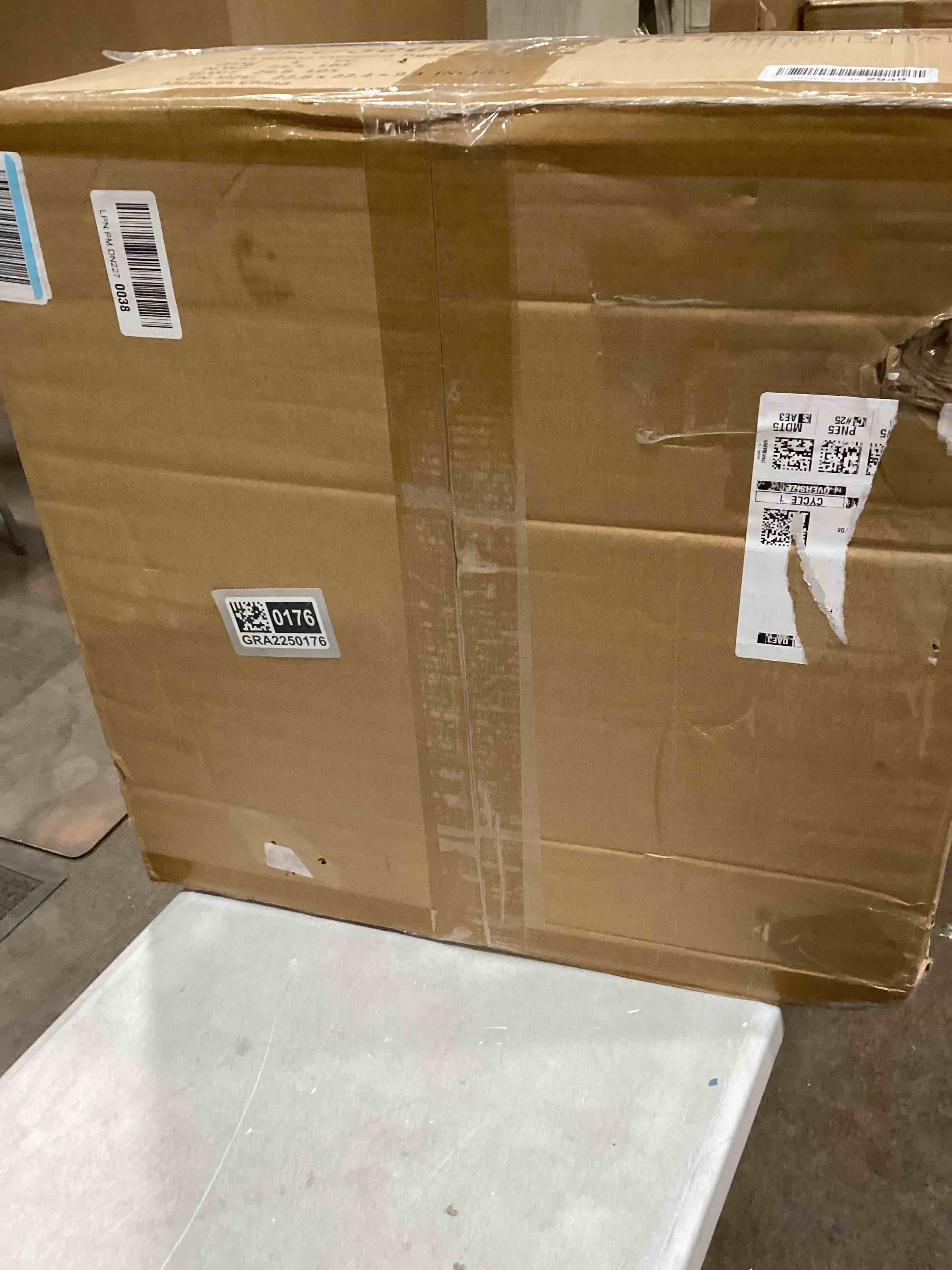 https://s3.amazonaws.com/lotting-images-prod/bidfta/GRA2250176_1741100711580.jpeg