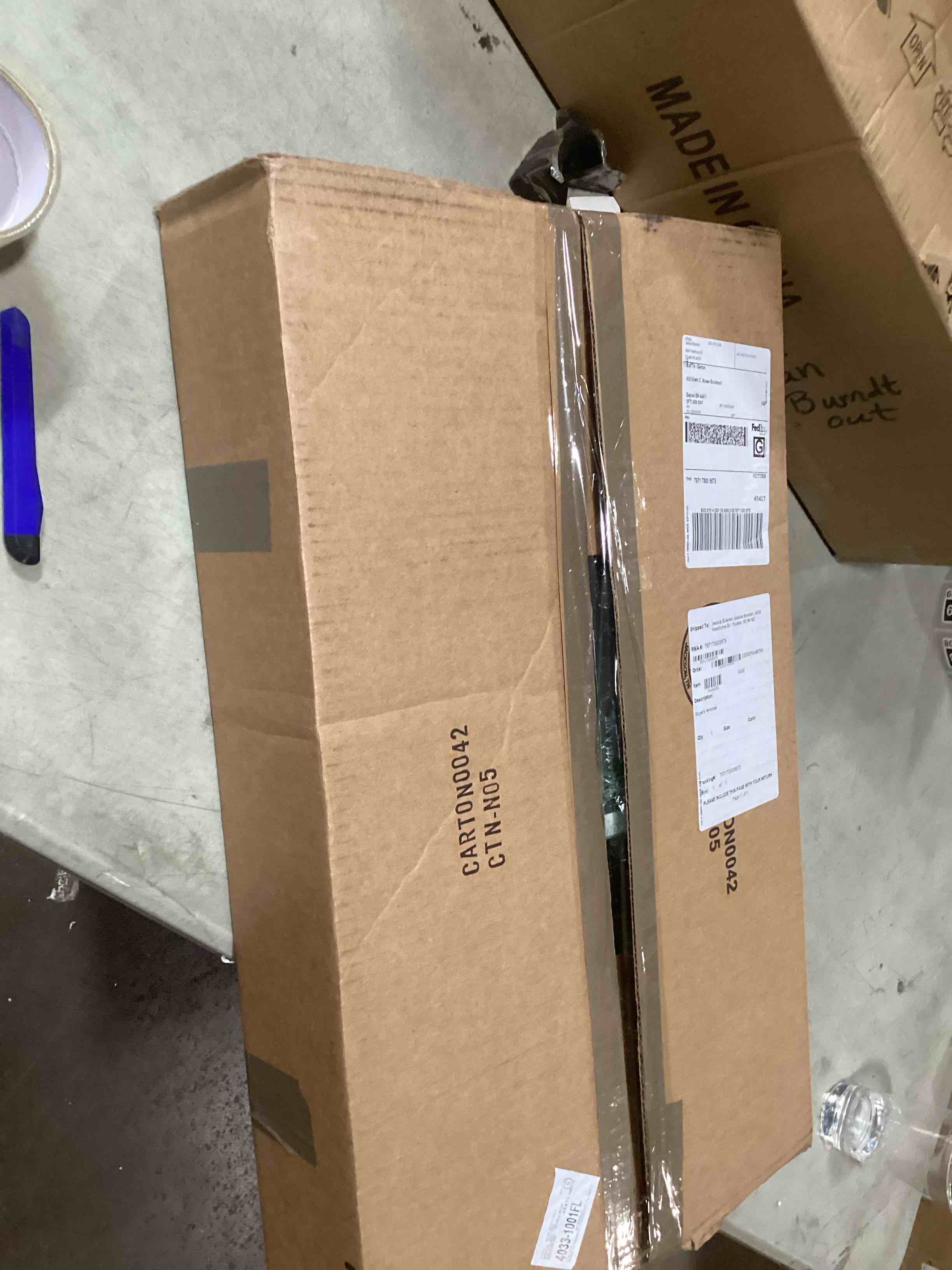 https://s3.amazonaws.com/lotting-images-prod/bidfta/GRA2250390_1742226575881.jpeg