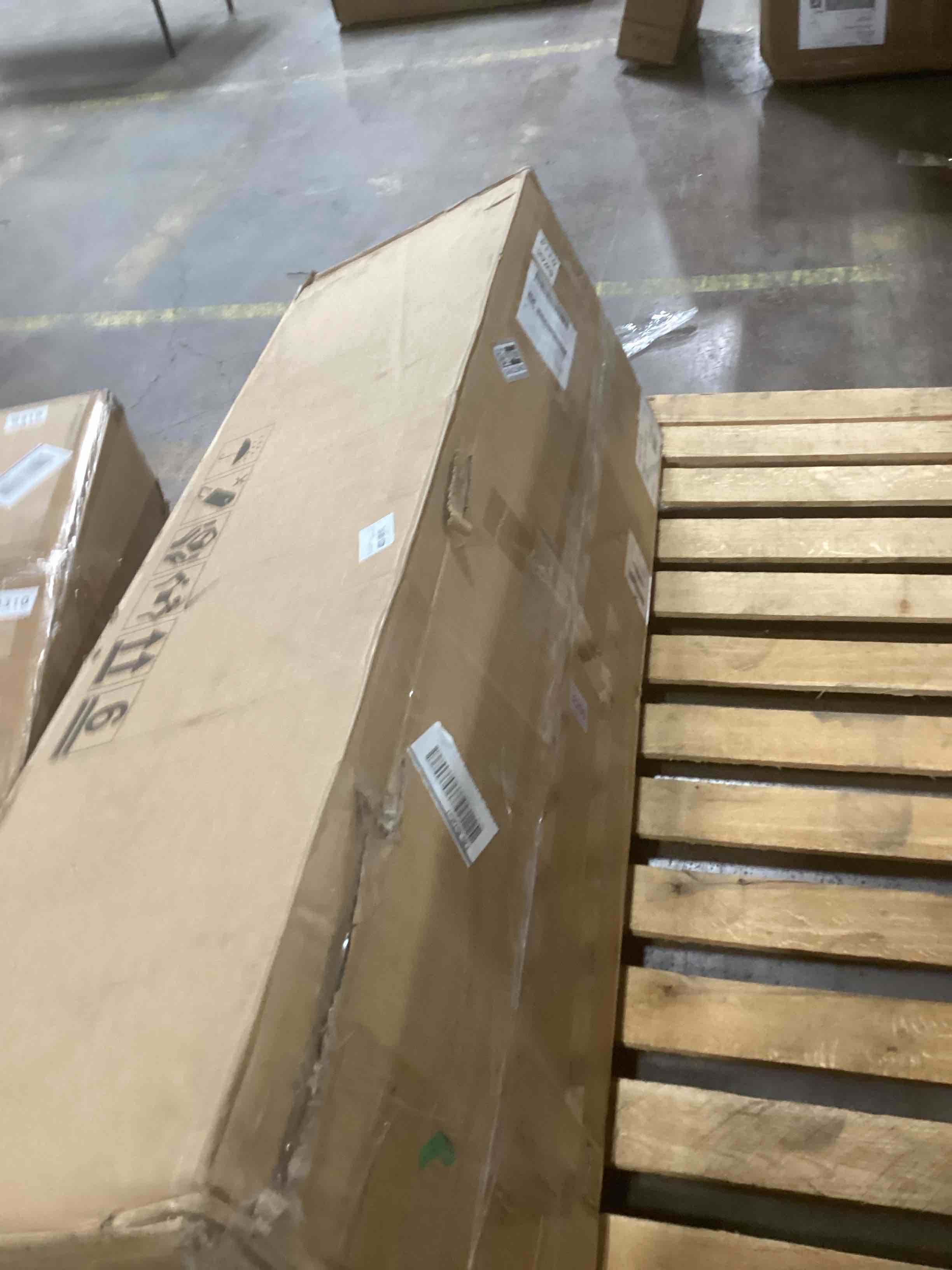 https://s3.amazonaws.com/lotting-images-prod/bidfta/GRA2250492_1741978666880.jpeg