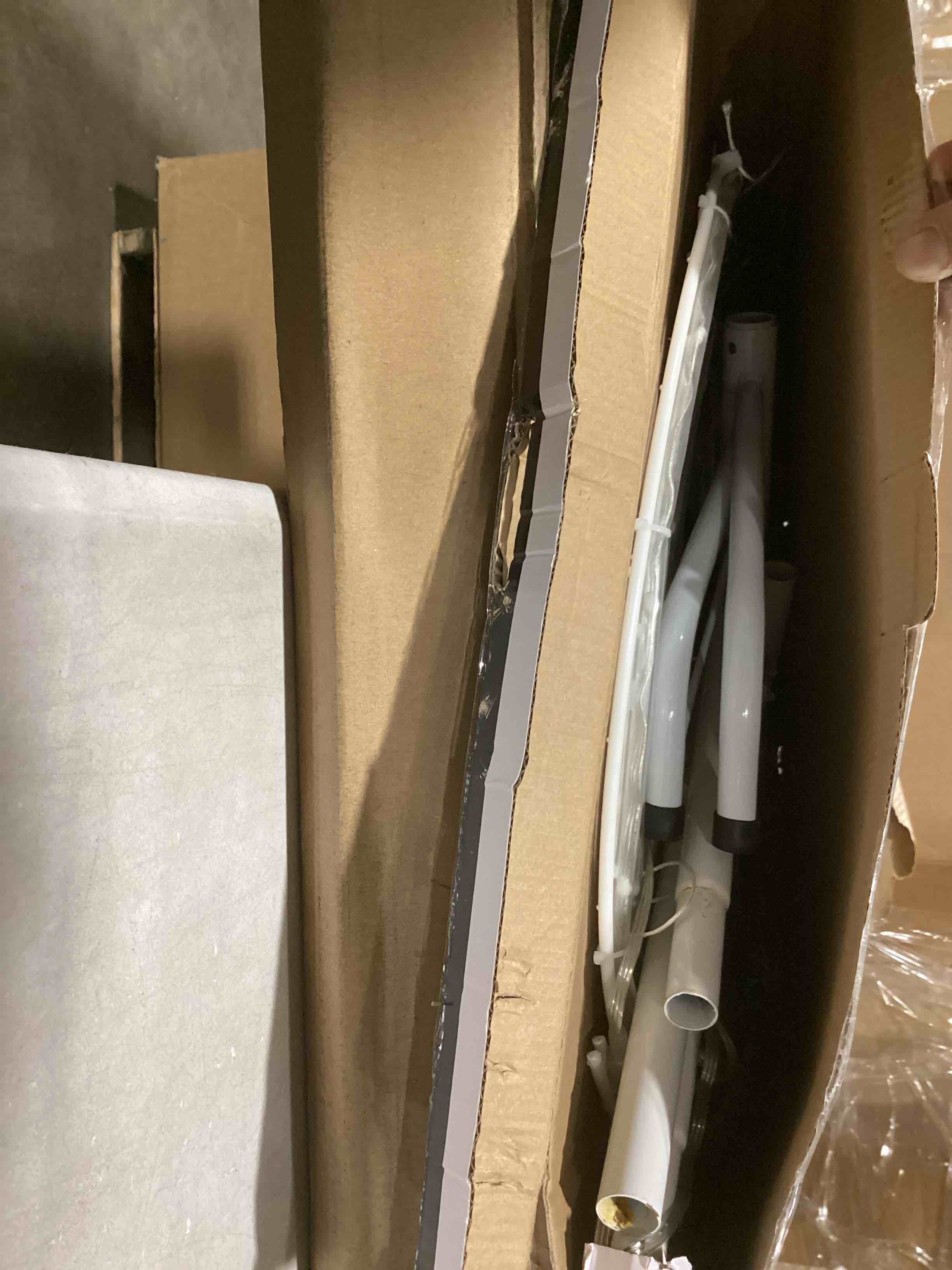 https://s3.amazonaws.com/lotting-images-prod/bidfta/GRA2254167_1739281667136.jpeg