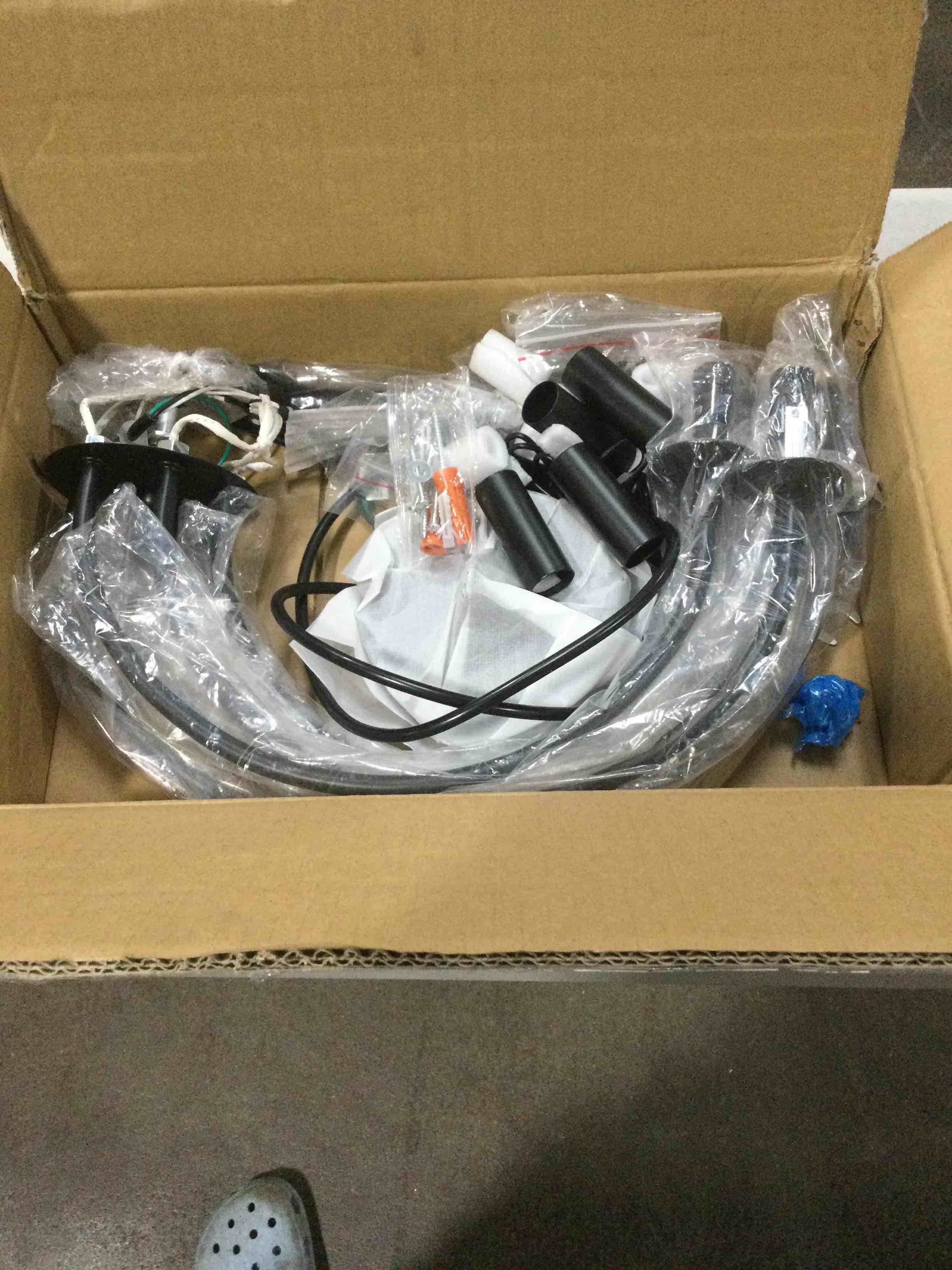 https://s3.amazonaws.com/lotting-images-prod/bidfta/GRA2255341_1741197395486.jpeg