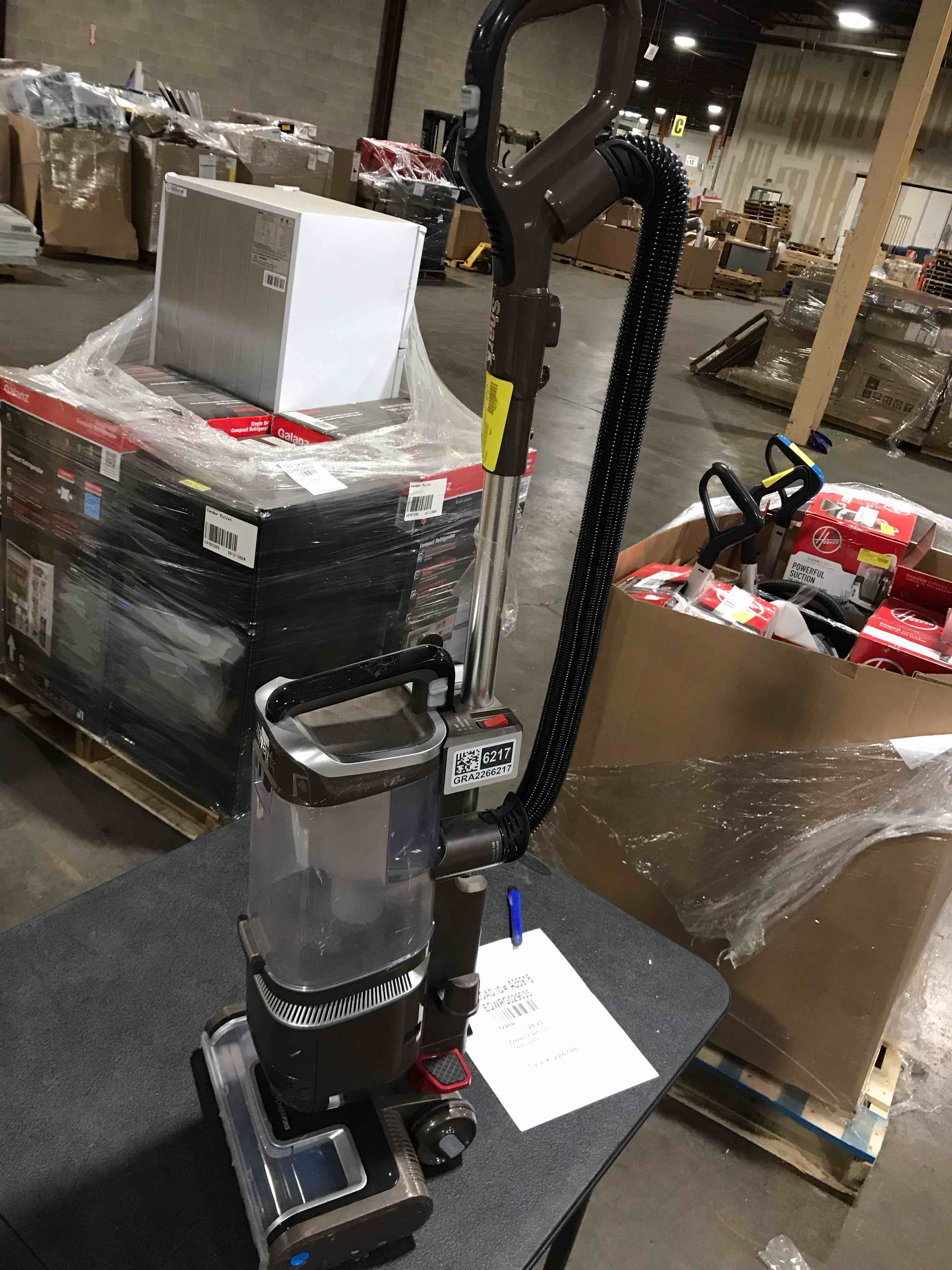 Shark AZ2002 Vertex Powered Lift-Away Upright Vacuum with DuoClean PowerFins, Self-Cleaning Brushroll, Large Dust Cup, Pet Crevice Tool, Dusting Brush & Power Brush, Silver/Rose Gold