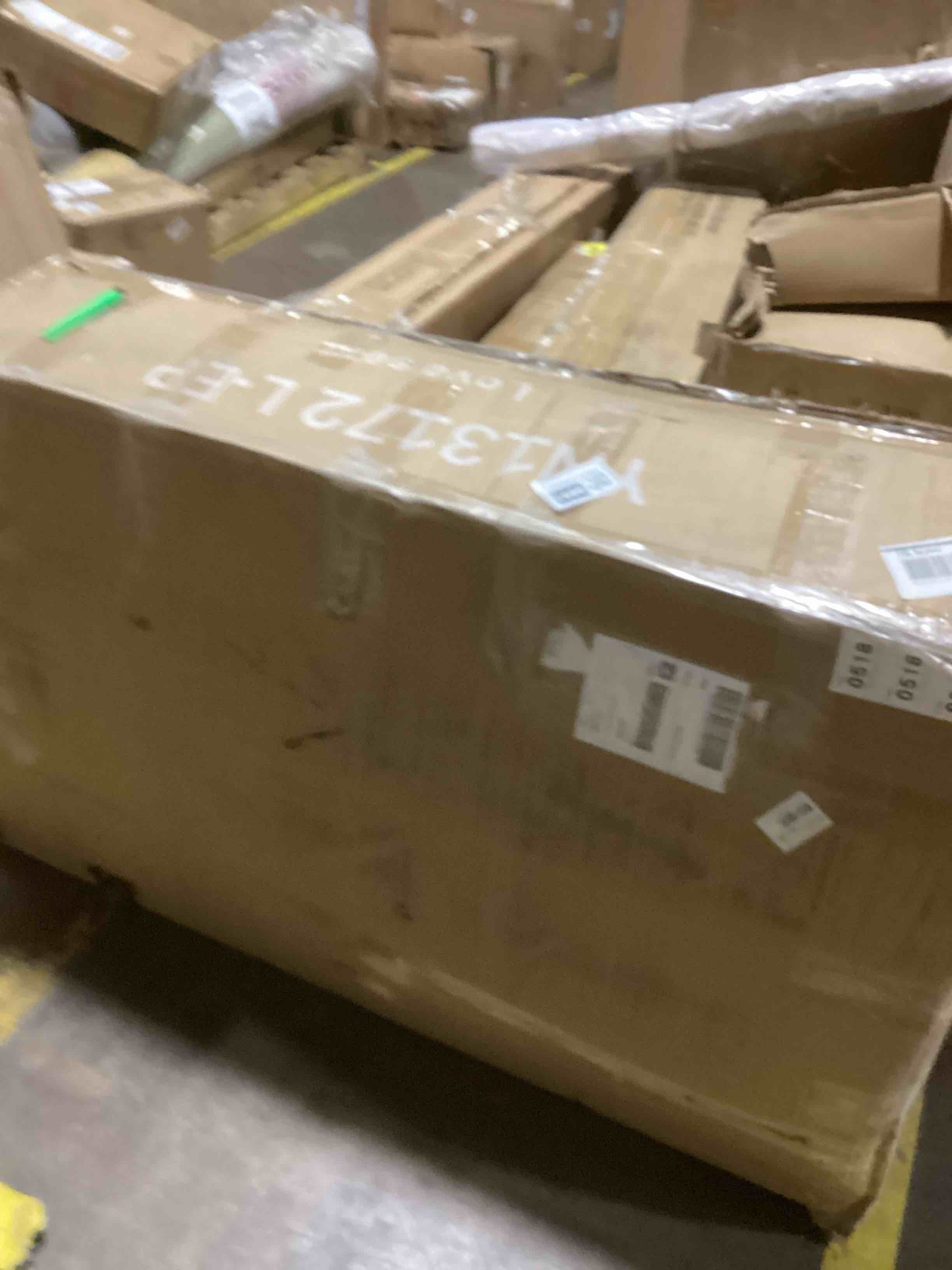 Everly Quinn Hessville Sofa 57.8" Velvet Round Arm Loveseat