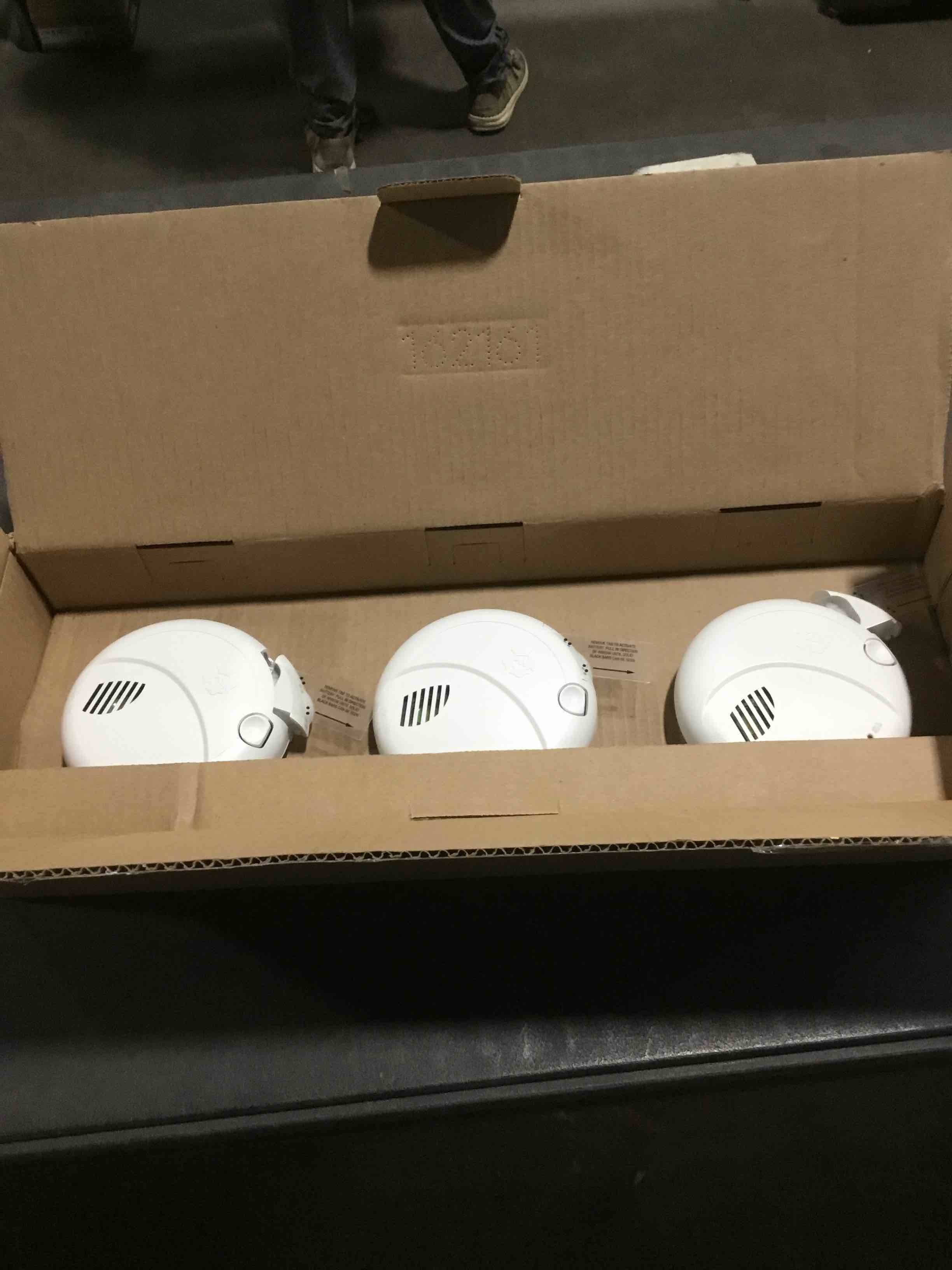 https://s3.amazonaws.com/lotting-images-prod/bidfta/GRA2270390_1741180761369.jpeg