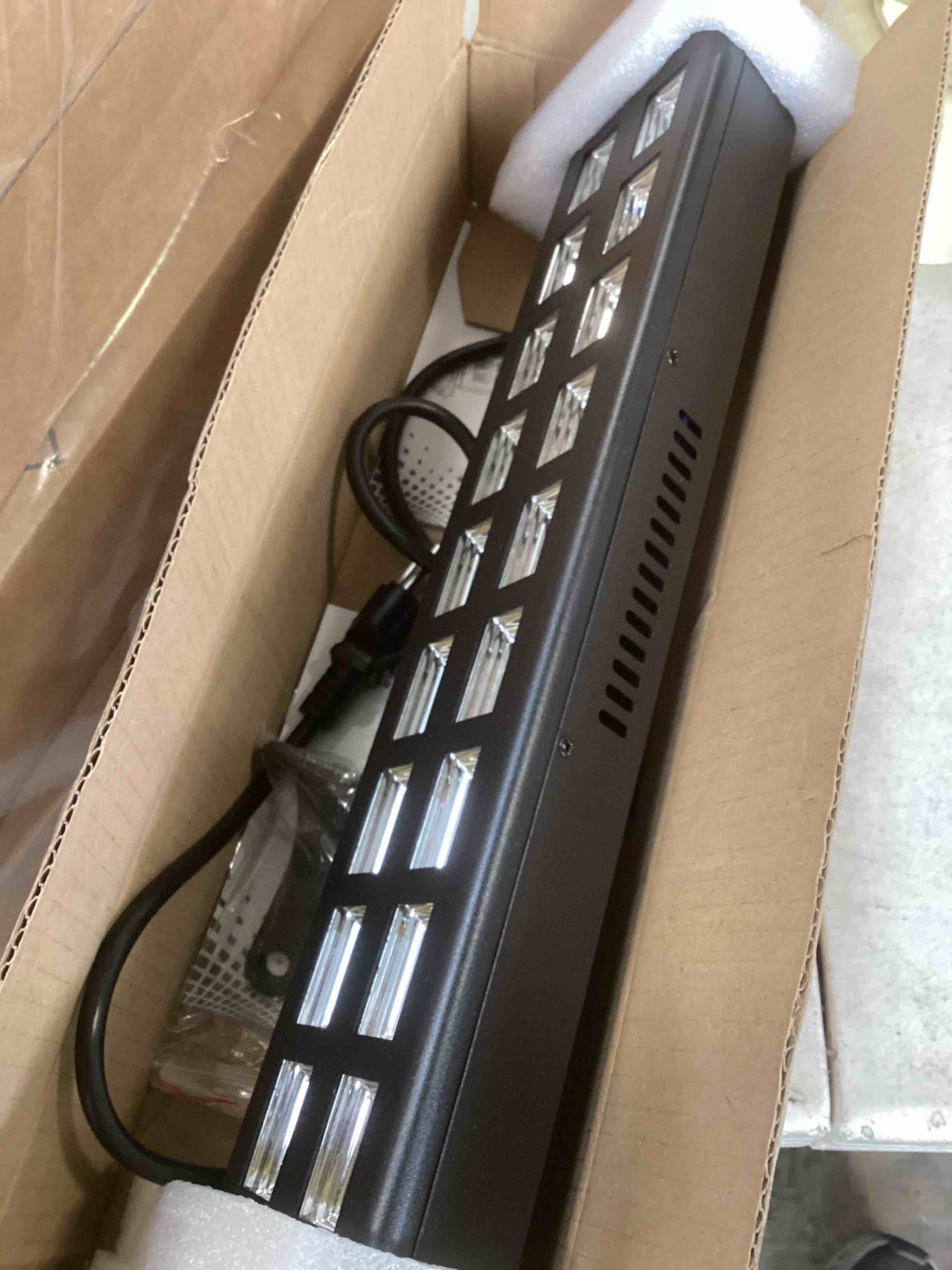 https://s3.amazonaws.com/lotting-images-prod/bidfta/GRA2272833_1742396079990.jpeg