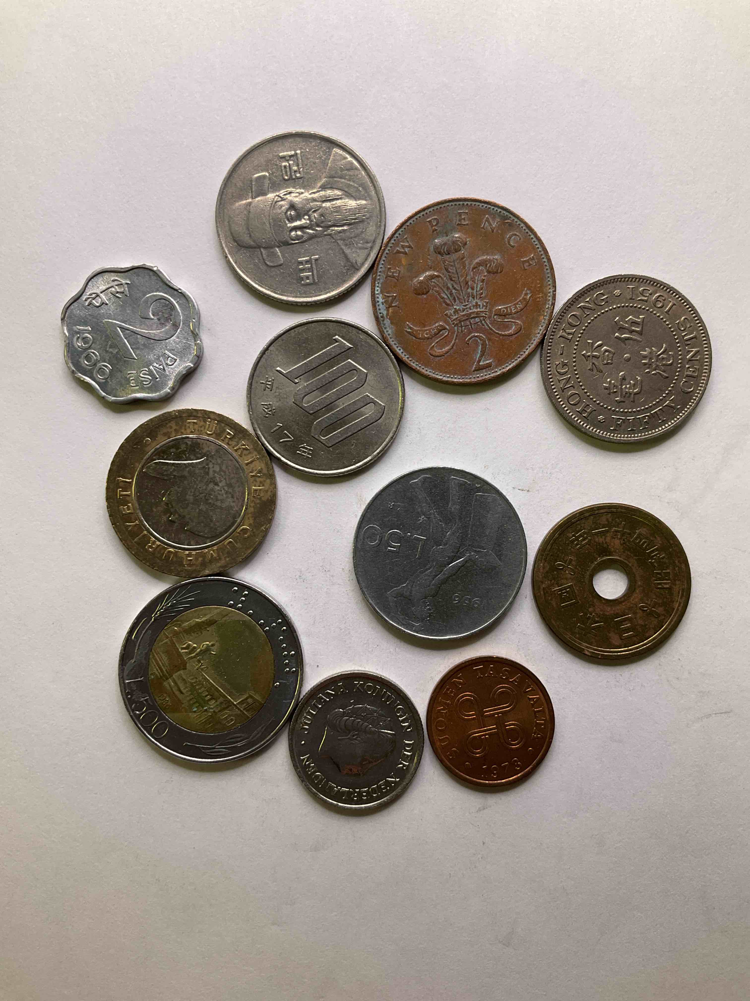 World Coins, Antique & Vintage! Each Lot Unique! Many Different Years, Countries, Sizes & Exotic Places. This Cool Collection Of Antique Coins From Around The World Is Loads Of Fun! Have Fun Identifying Each Coin & Country As A great Educational Tool! A Great Investment Too!