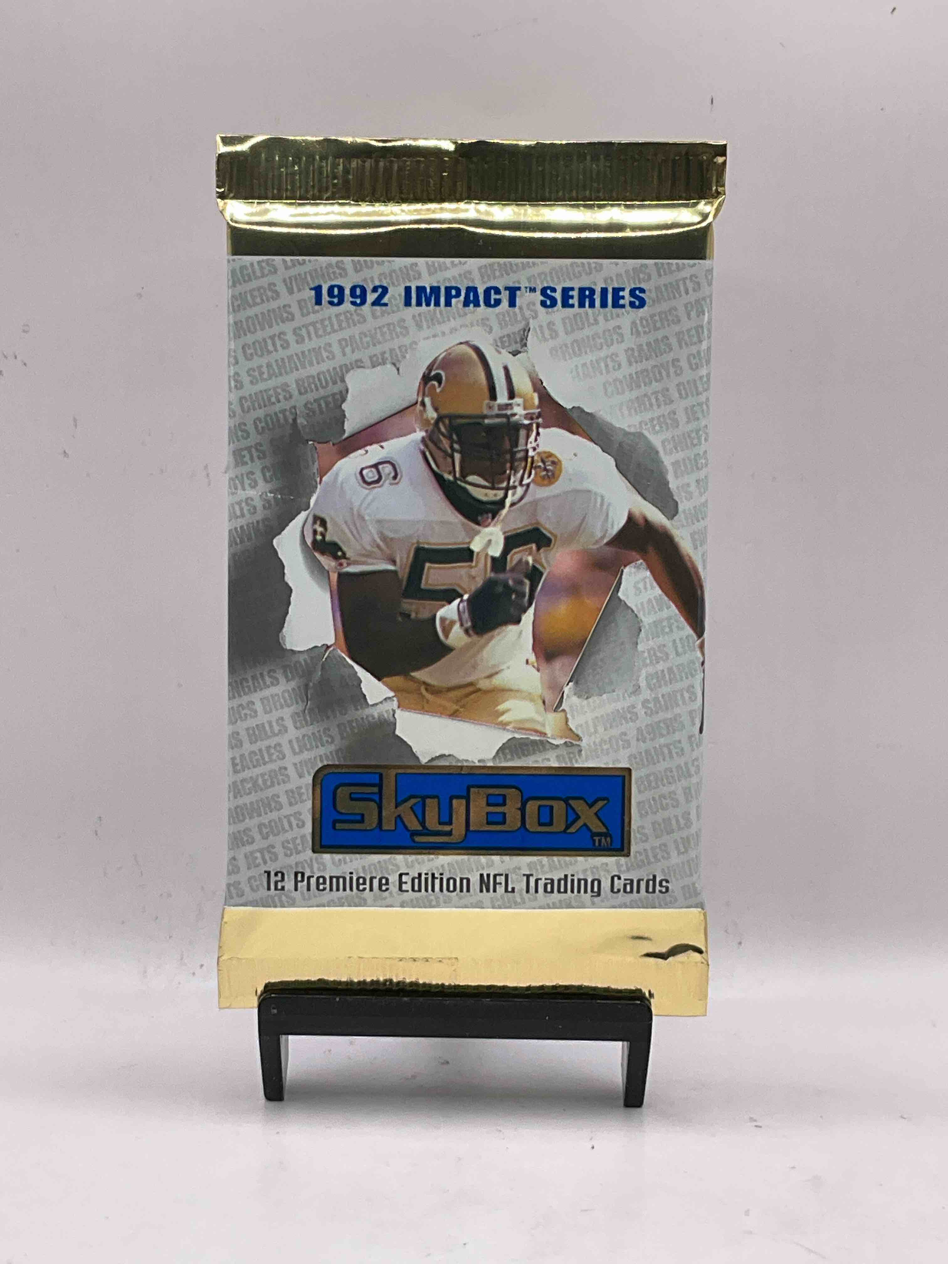 Football Insanity! 1992 Skybox Impact Series Premiere Edition Football Card Packs! All Unopened & Straight From Box! High End Cards! Search For NFL Stars Brett Favre, Jim Kelly, Warren Moon, Joe Montana, Barry Sanders & So Many More, Direct From Original Box!