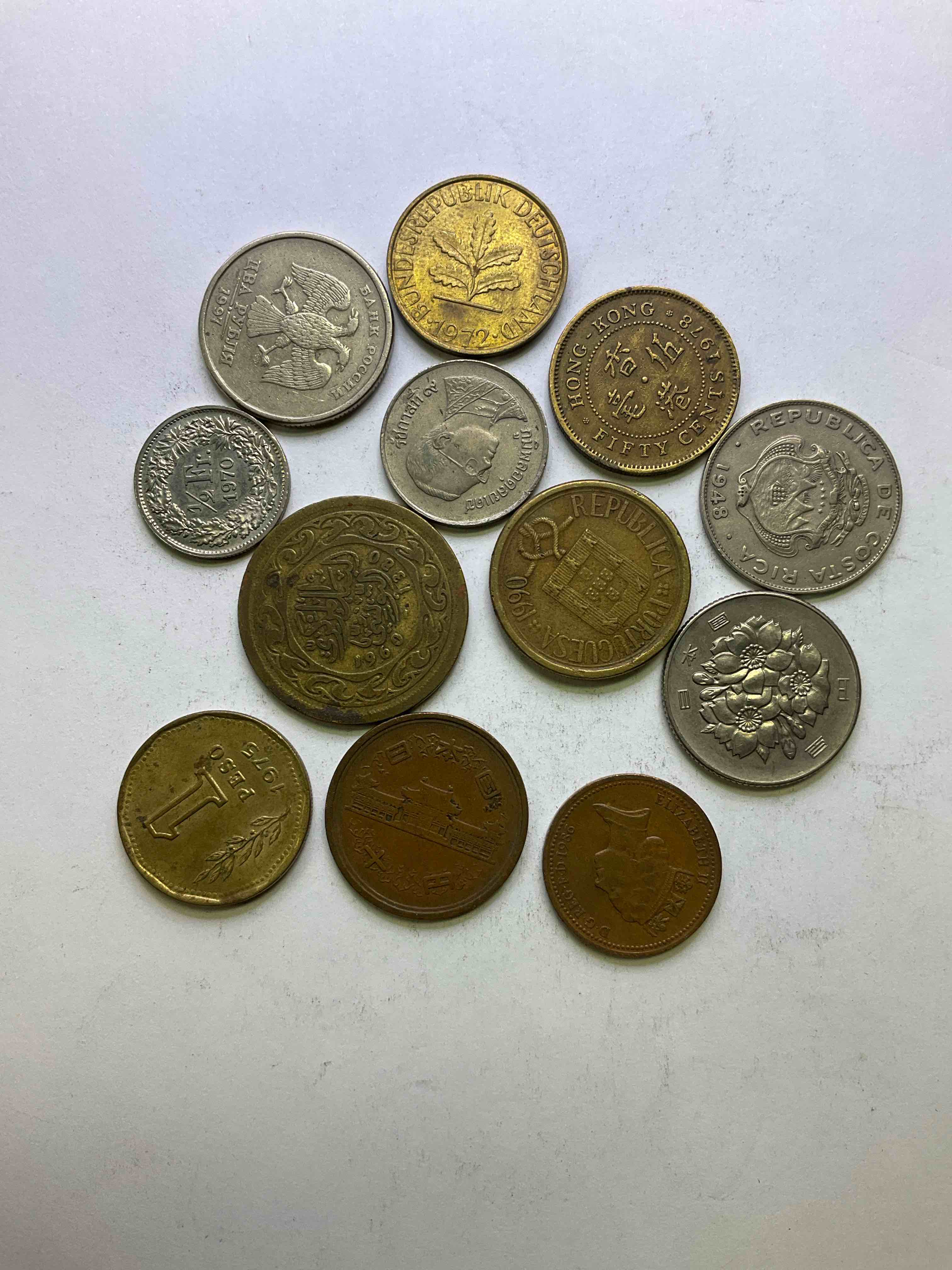 World Coins, Antique & Vintage! Each Lot Is Unique! Many Different Years, Countries, Sizes & Exotic Places. This Cool Collection Of Antique Coins From Around The World Is Loads Of Fun! Have Fun Identifying Each Coin & Country As A Great Educational Tool! A Great Investment Too!