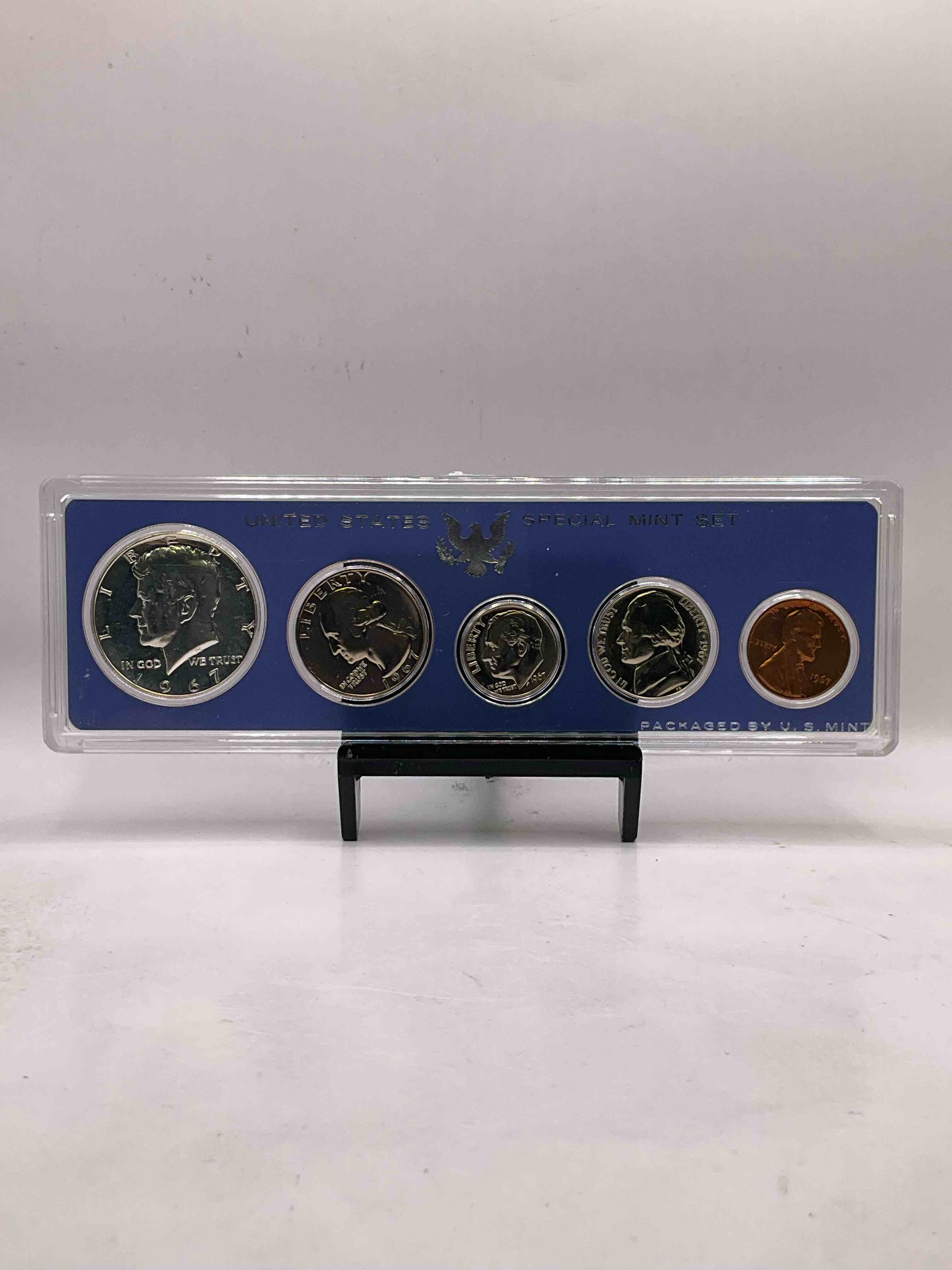 1967 Summer Of Love Mint Set With Silver! Own An Awesome Piece Of History In This 1967 "Summer Of Love" U.S. Coin Mint Set Originally Direct From The U.S. Treasury & Still In Protective Sleeve. Encased Coins Feature Each Coin Minted In 1967, To Include A 40% Silver Kennedy Half Dollar! Own A Cool Piece Of History!