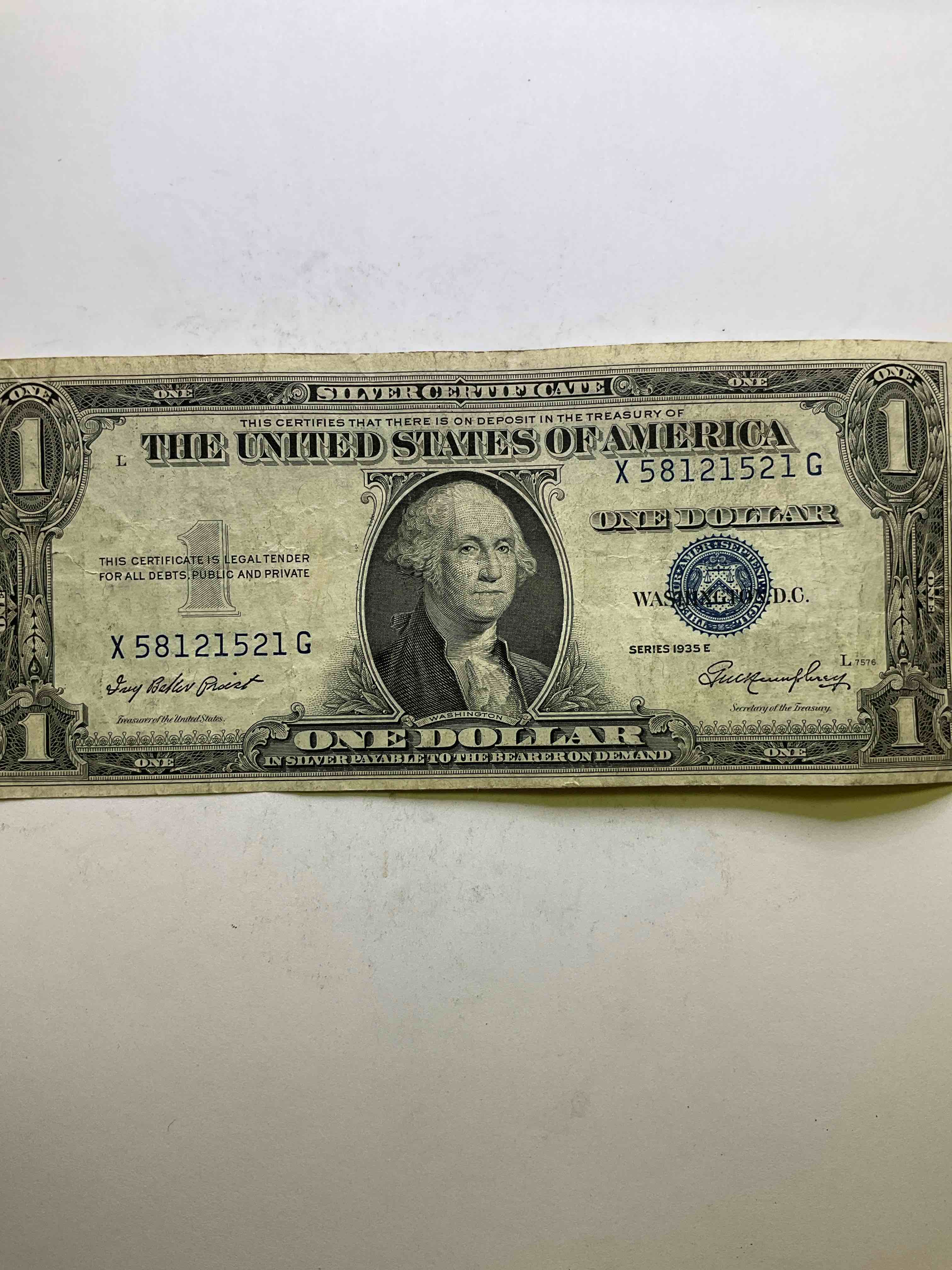 1935 Silver Certificate! Did You Know That Prior To 1964 One Dollar U.S. Paper Money Was Actually Redeemable For Silver Dollars?! Wow How Times Have Changed! Silver Certificates Were Produced From 1878 To 1964 & Are Still Considered Legal Tender At Face Value. Here Is A Gorgeous, Circulated 1935 U.S. One Dollar Silver Certificate. With Hiahlv Collectible "Blue Seal!" Own An Awesome Piece of History!
