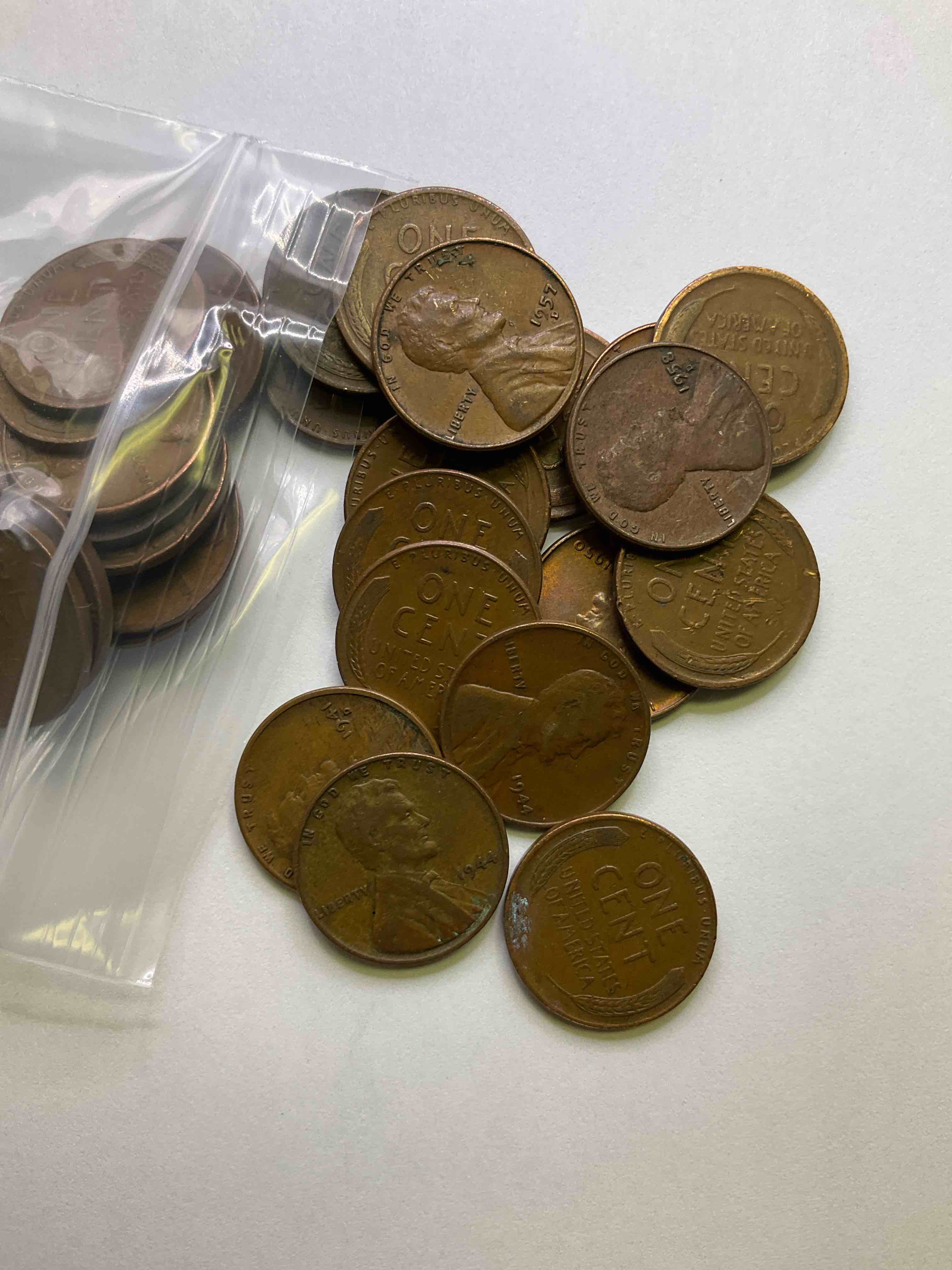 Antique Wheat Pennies 50 Count Un-Searched Lot! Wheat Pennies Were Minted From 1909-1958 Originally Replacing The Indian Head Penny. There Are Many, Many Interesting & Valuable Years / Mint Marks In Wheat Pennies, Win This Lot & Have Fun Searching To See What You Get! A Great Way To Start Collecting Antique Coins!