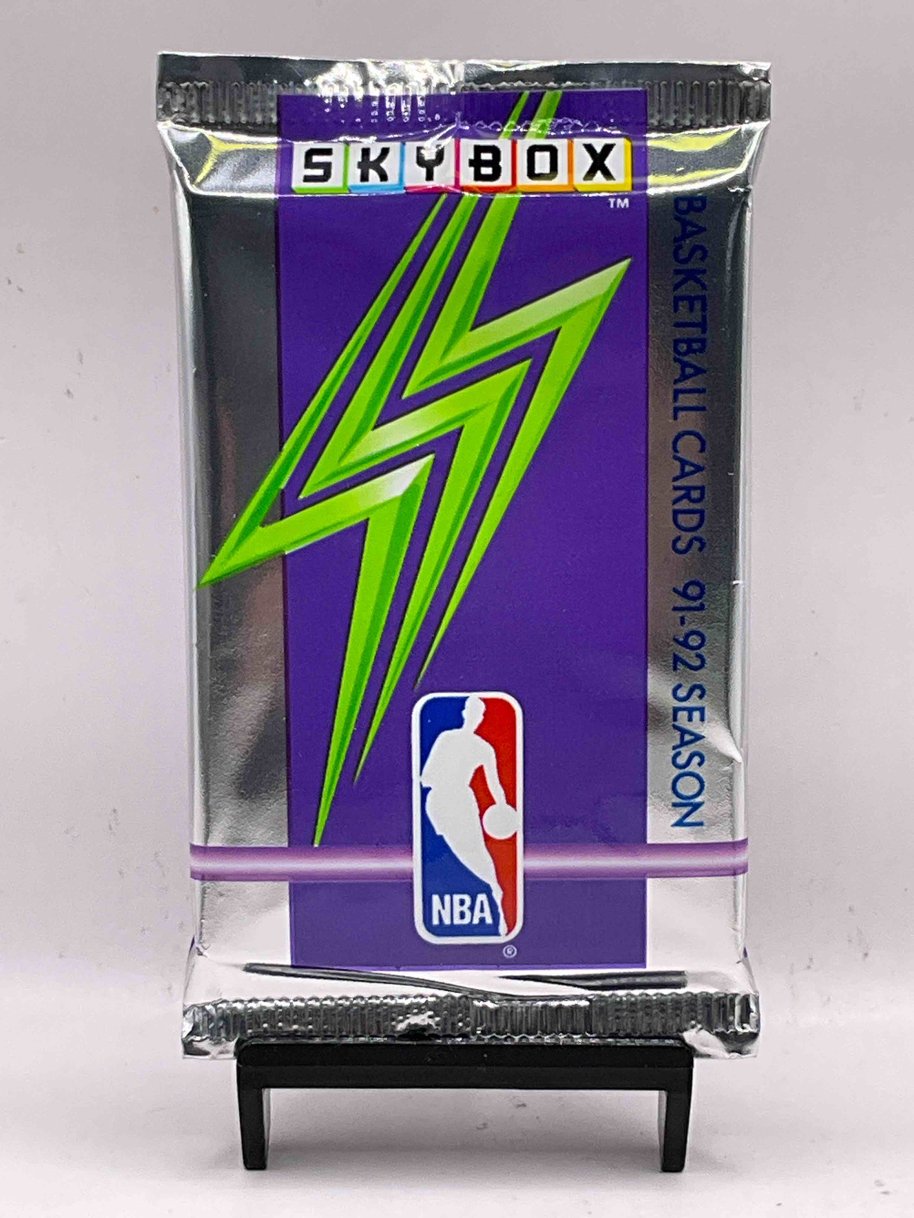 Basketball Wow! Rare 1991/92 NBA Skybox Sealed Sports Collectible Card Pack, Direct From Original Sealed Retail Case! So Many Awesome Cards To Search For Like Team USA Card (PSA 10 Value $500), #544 Team USA 1 Card (PSA 10 Value $300), Michael Jordan #39 (PSA 10 Value $150) & Too Many Other Great Cards To List! Hard To Find, Excellent Like-New Condition!