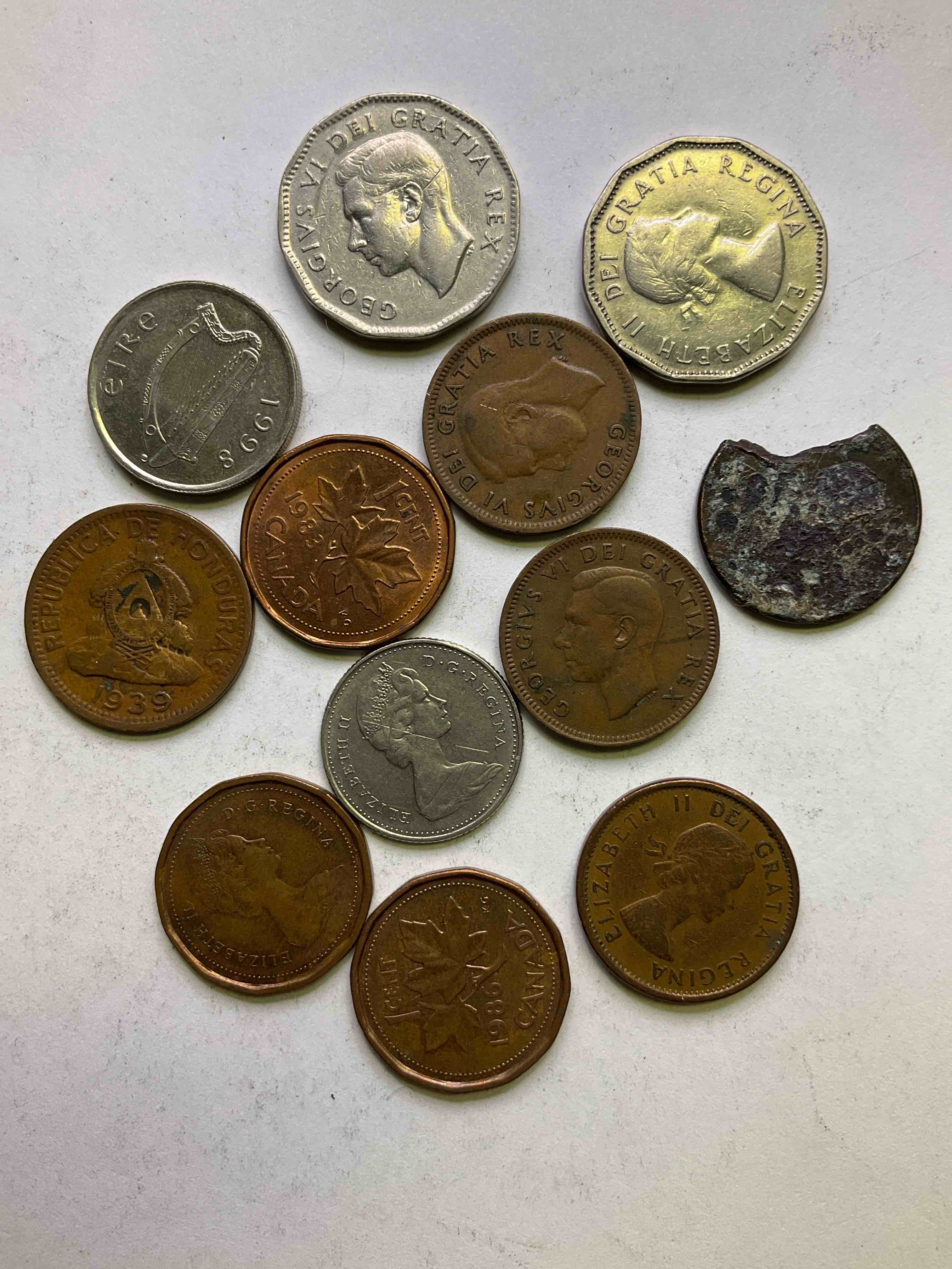 World Coins, Antique & Vintage! Each Lot Is Unique! Many Different Years, Countries, Sizes & Exotic Places. This Cool Collection Of Antique Coins From Around The World Is Loads Of Fun! Have Fun Identifying Each Coin & Country As A Great Educational Tool! A Great Investment Too!