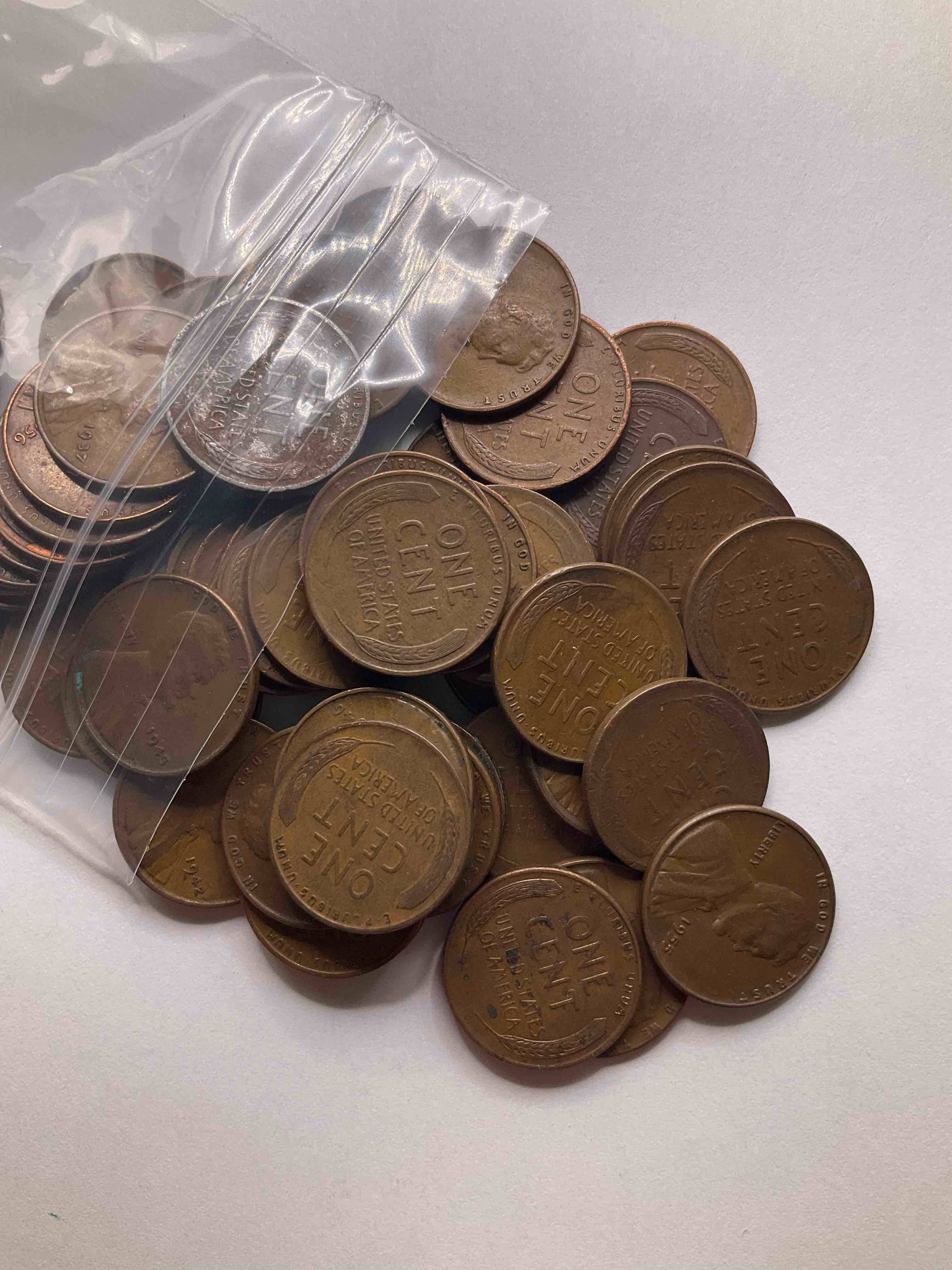 Antique Wheat Pennies 50 Count Un-Searched Lot! Wheat Pennies Were Minted From 1909-1958 Originally Replacing The Indian Head Penny. There Are Many, Many Interesting & Valuable Years / Mint Marks In Wheat Pennies, Win This Lot & Have Fun Searching To See What You Get! A Great Way To Start Collecting Antique Coins!