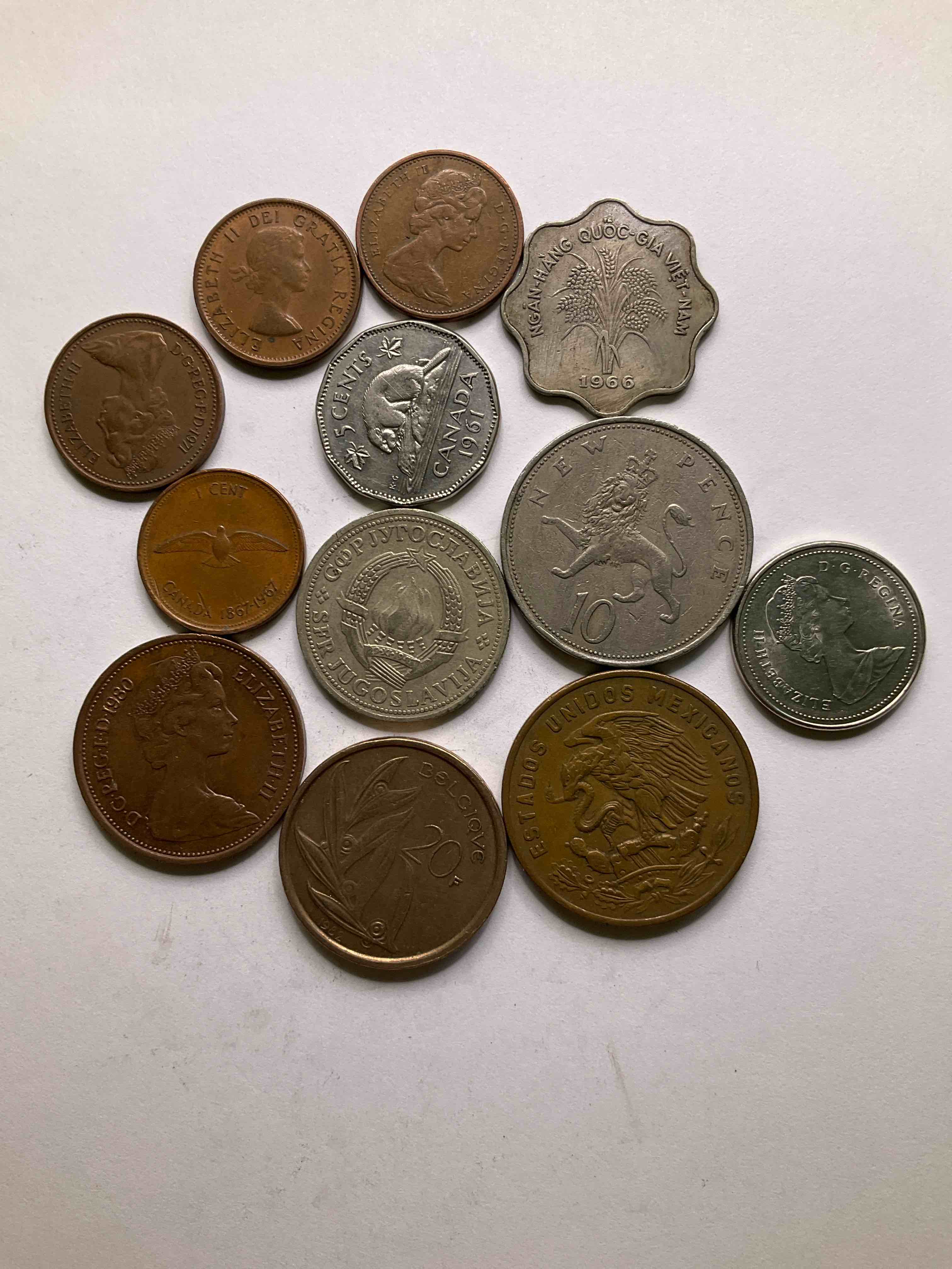 World Coins, Antique & Vintage! Each Lot Is Unique! Many Different Years, Countries, Sizes & Exotic Places. This Cool Collection Of Antique Coins From Around The World Is Loads Of Fun! Have Fun Identifying Each Coin & Country As A Great Educational Tool! A Great Investment Too!