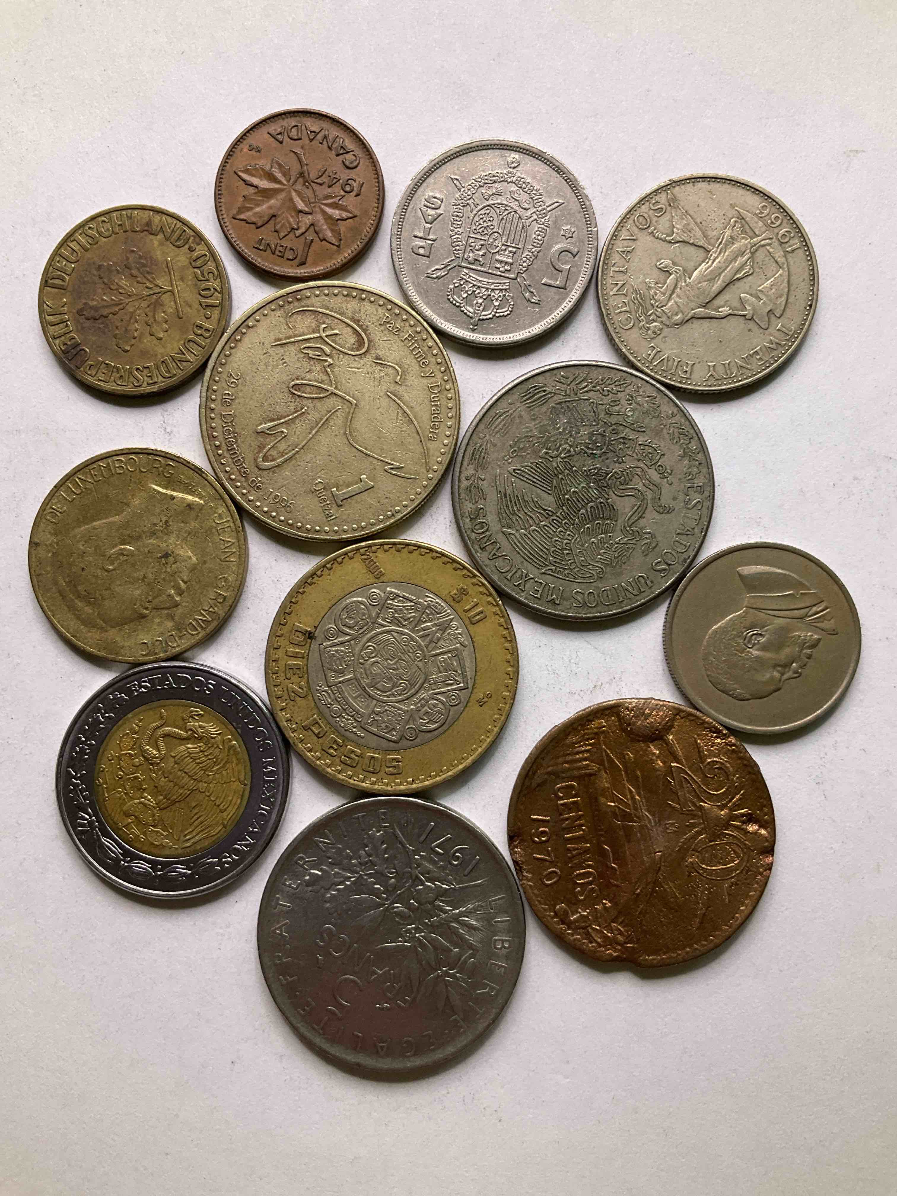 World Coins, Antique & Vintage! Each Lot Is Unique! Many Different Years, Countries, Sizes & Exotic Places. This Cool Collection Of Antique Coins From Around The World Is Loads Of Fun! Have Fun Identifying Each Coin & Country As A Great Educational Tool! A Great Investment Too!