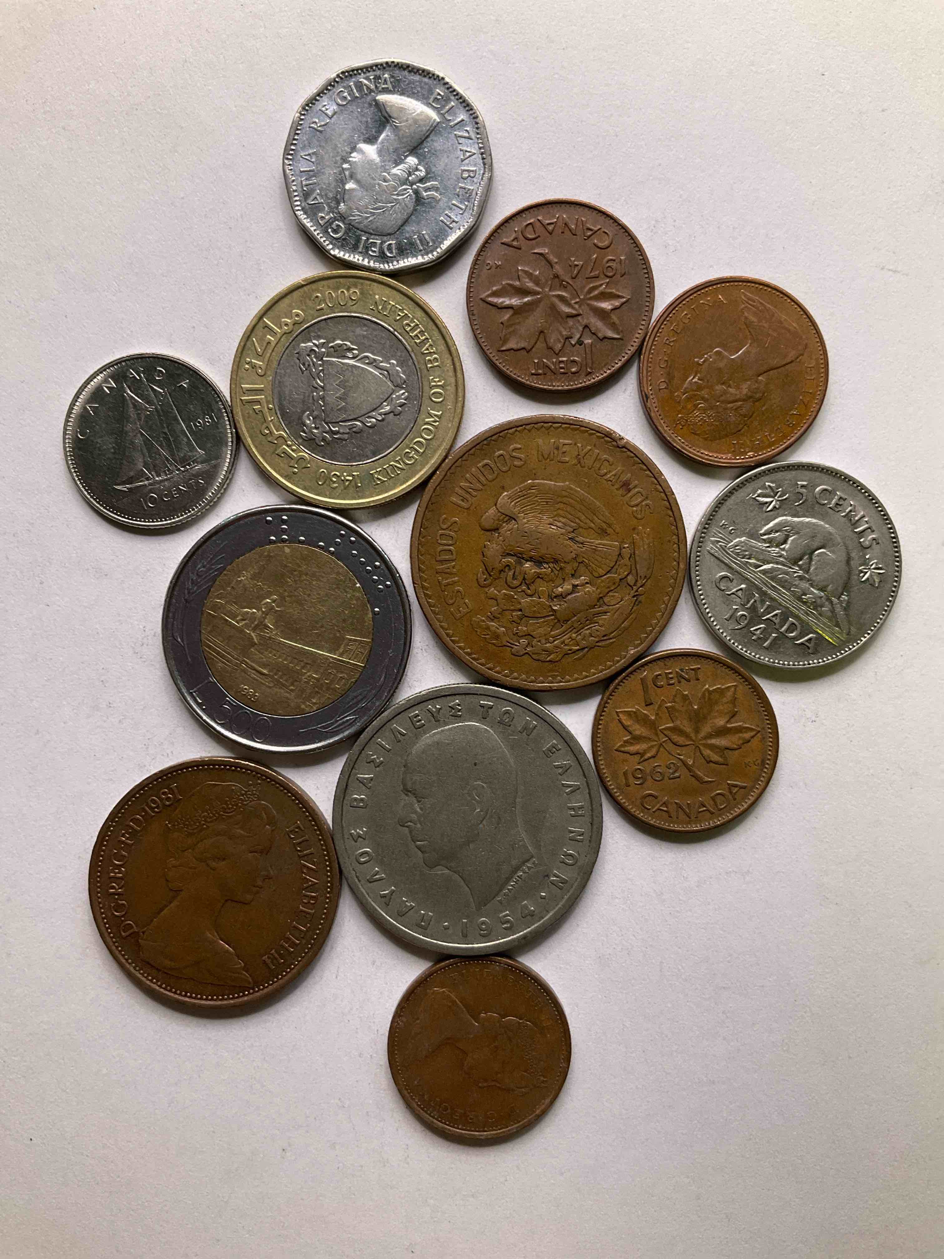 World Coins, Antique & Vintage! Each Lot Is Unique! Many Different Years, Countries, Sizes & Exotic Places. This Cool Collection Of Antique Coins From Around The World Is Loads Of Fun! Have Fun Identifying Each Coin & Country As A Great Educational Tool! A Great Investment Too!