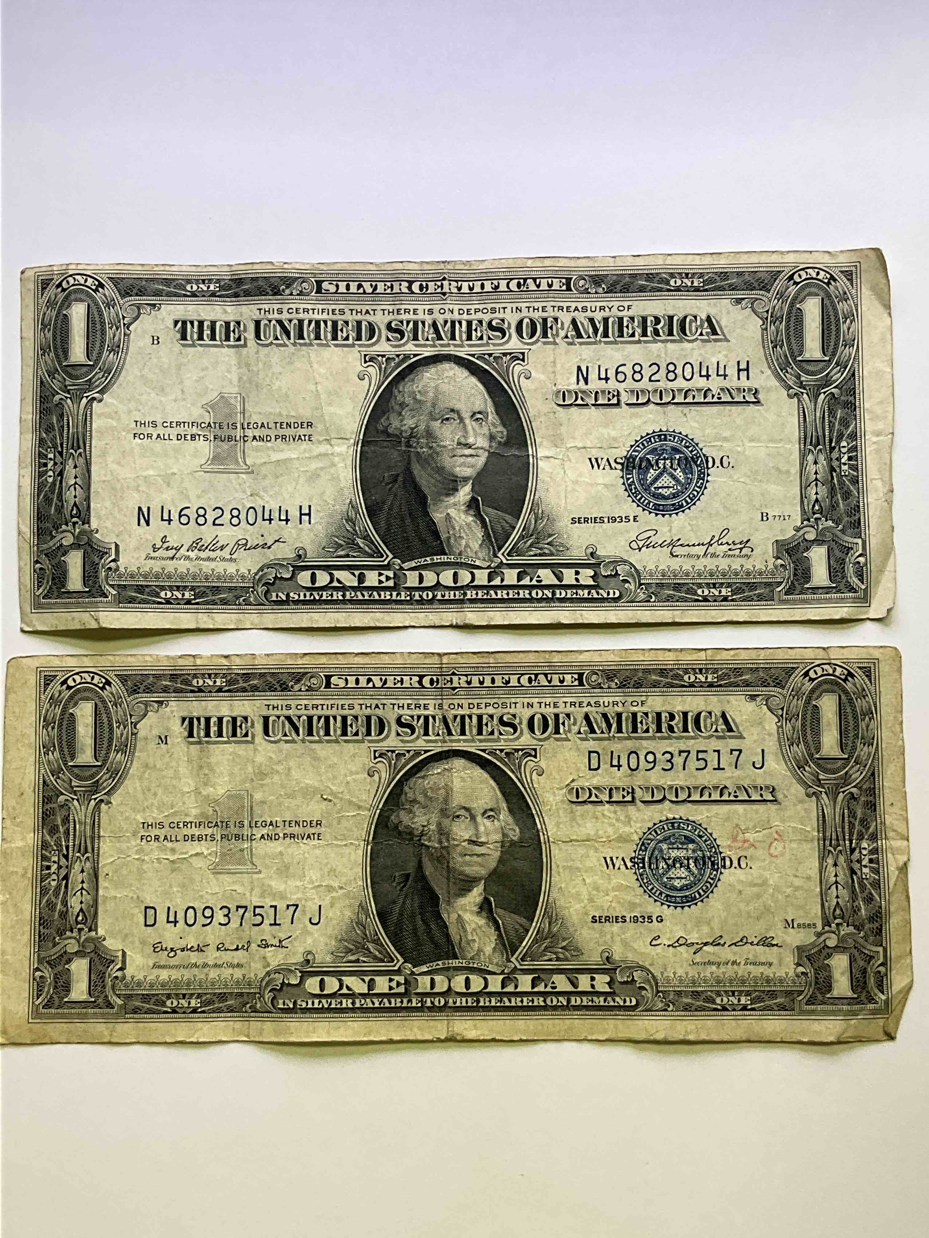 1935 Silver Certificates! Did You Know That Prior To 1964 One Dollar U.S. Paper Money Was Actually Redeemable For Silver Dollars?! Wow How Times Have Changed! Silver Certificates Were Produced From 1878 To 1964 & Are Still Considered Legal Tender At Face Value. Here Are Gorgeous, Circulated 1935 U.S. One Dollar Silver Certificate, With Highly Collectible "Blue Seal!* Own An Awesome Piece Of History!