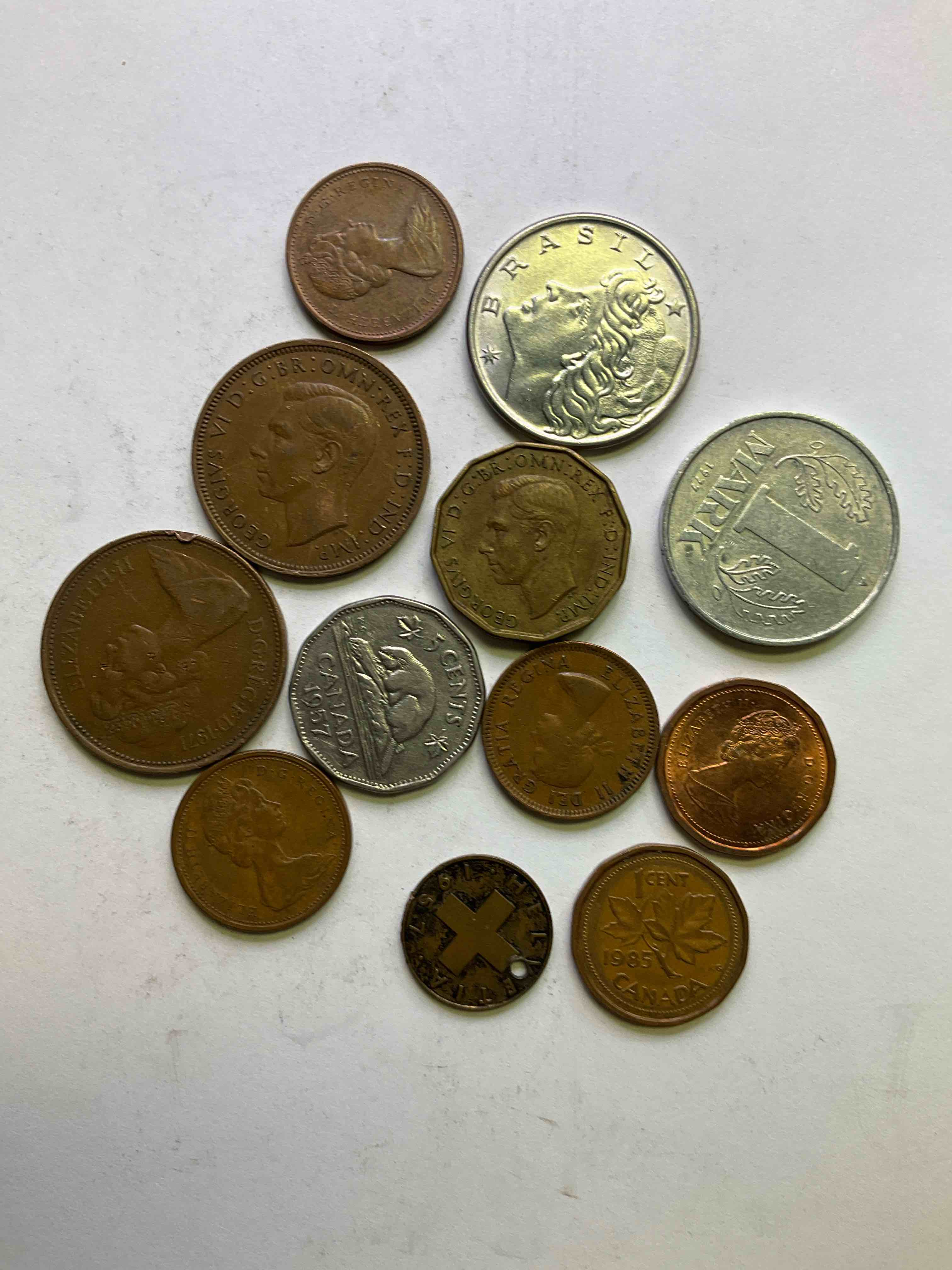 World Coins, Antique & Vintage! Each Lot Is Unique! Many Different Years, Countries, Sizes & Exotic Places. This Cool Collection Of Antique Coins From Around The World Is Loads Of Fun! Have Fun Identifying Each Coin & Country As A Great Educational Tool! A Great Investment Too!