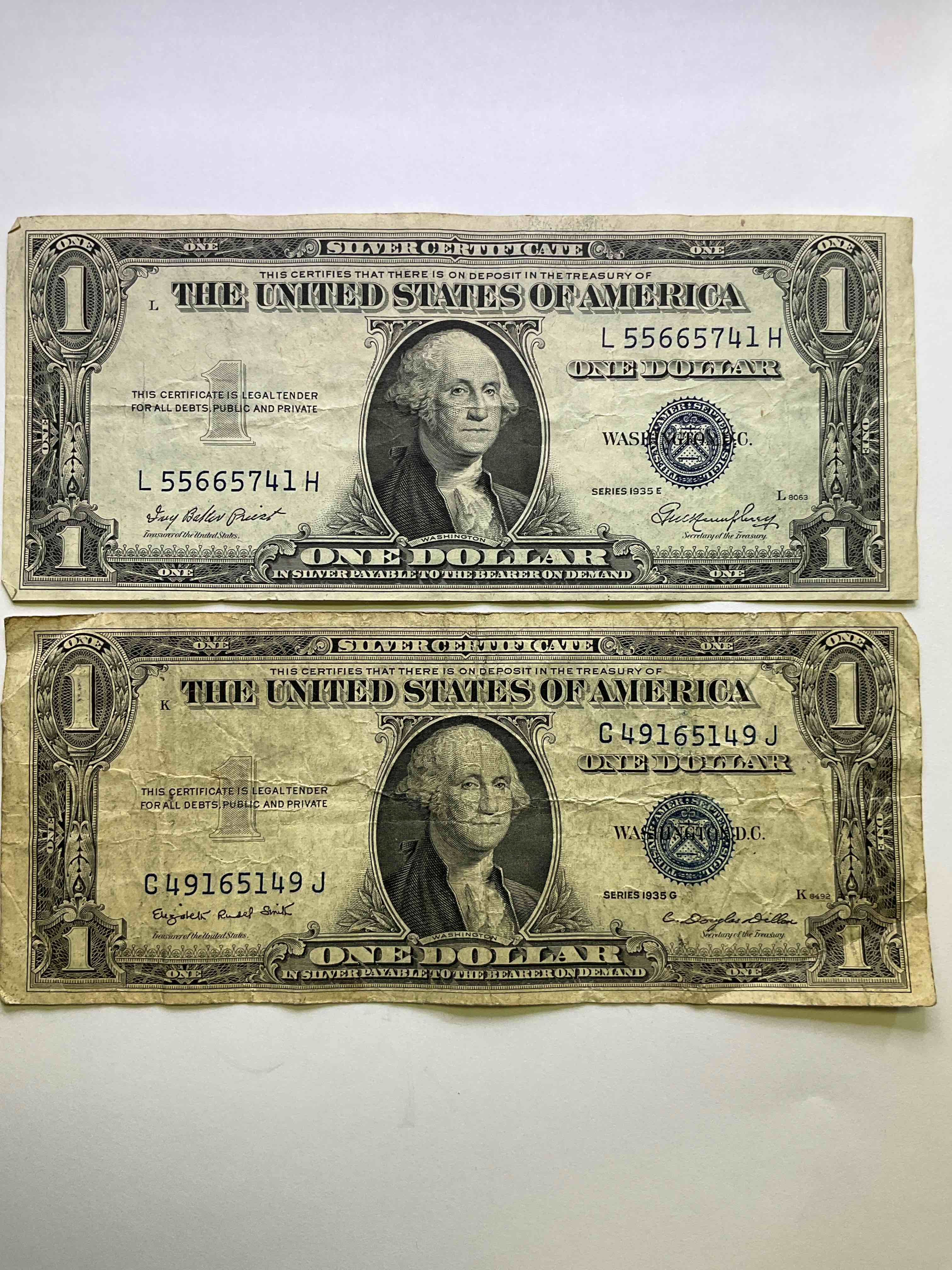 1935 Silver Certificates! Did You Know That Prior To 1964 One Dollar U.S. Paper Money Was Actually Redeemable For Silver Dollars?! Wow How Times Have Changed! Silver Certificates Were Produced From 1878 To 1964 & Are Still Considered Legal Tender At Face Value. Here Are Gorgeous, Circulated 1935 U.S. One Dollar Silver Certificate, With Highly Collectible "Blue Seal!* Own An Awesome Piece Of History!