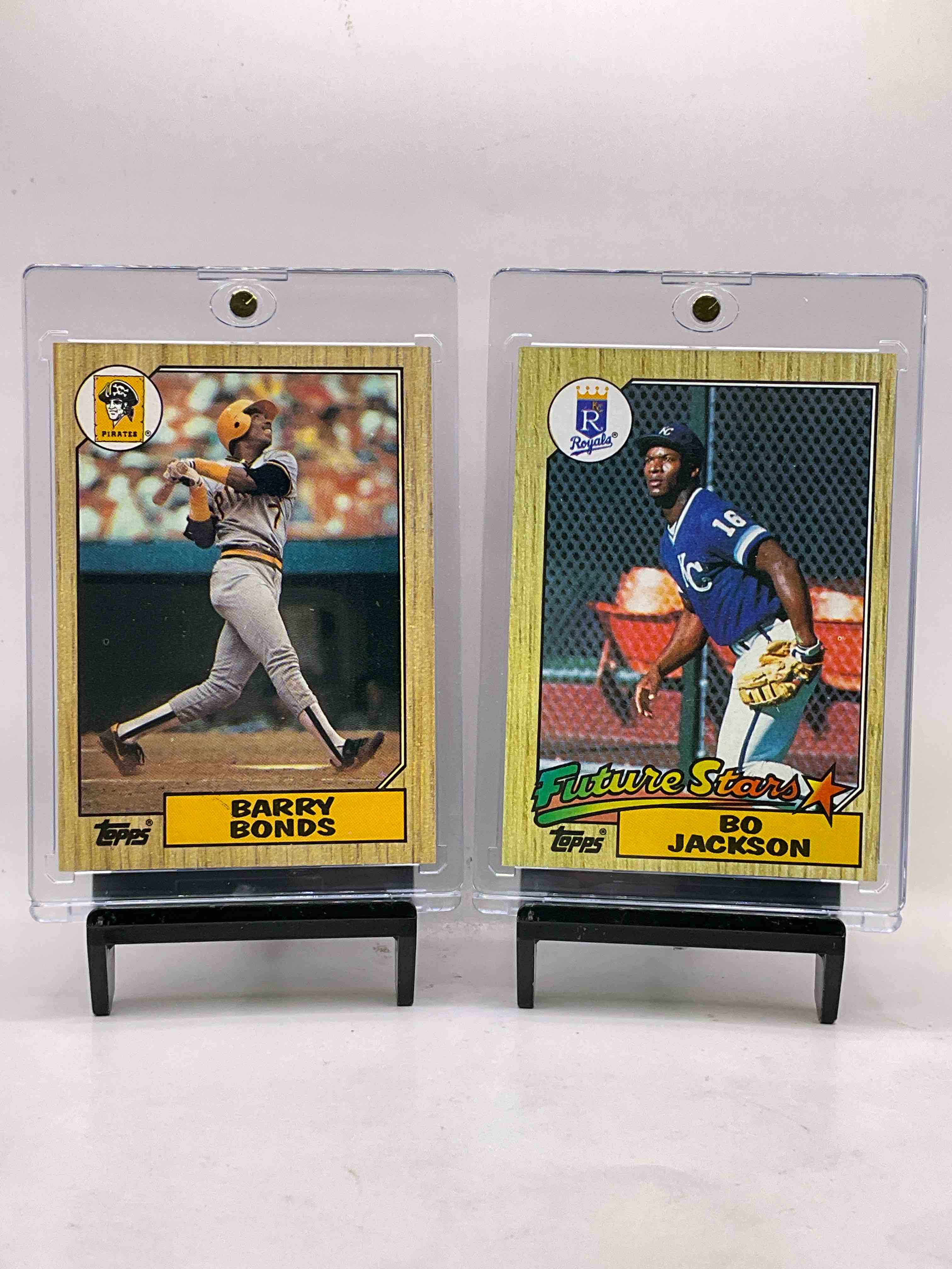 1987 Topps Baseball, Barry Bonds & Bo Jackson Rookies! Here It Is, Iconic Topps 1987 Baseball Cards Featuring The Best Players Of The Era! Lot Includes The Two Iconic Rookie Cards Of The Year, Barry Bonds & Bo Jackson, As Well As A Collection Of The Greatest Players Of The Era... Too Many Awesome Cards To List! This 50 Card Lot Is An Amazing Addition To Any Sports Card Collection & Great Investment Into Sports Card Memorabilia!