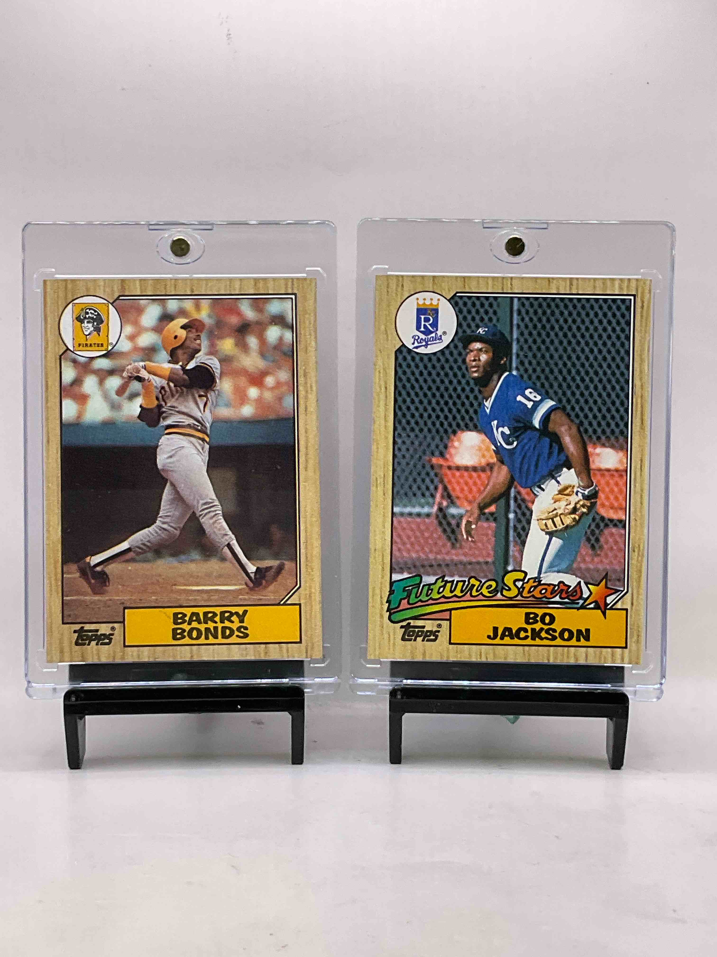 1987 Topps Baseball, Barry Bonds & Bo Jackson Rookies! Here It Is, Iconic Topps 1987 Baseball Cards Featuring The Best Players Of The Era! Lot Includes The Two Iconic Rookie Cards Of The Year, Barry Bonds & Bo Jackson, As Well As A Collection Of The Greatest Players Of The Era... Too Many Awesome Cards To List! This 50 Card Lot Is An Amazing Addition To Any Sports Card Collection & Great Investment Into Sports Card Memorabilia!