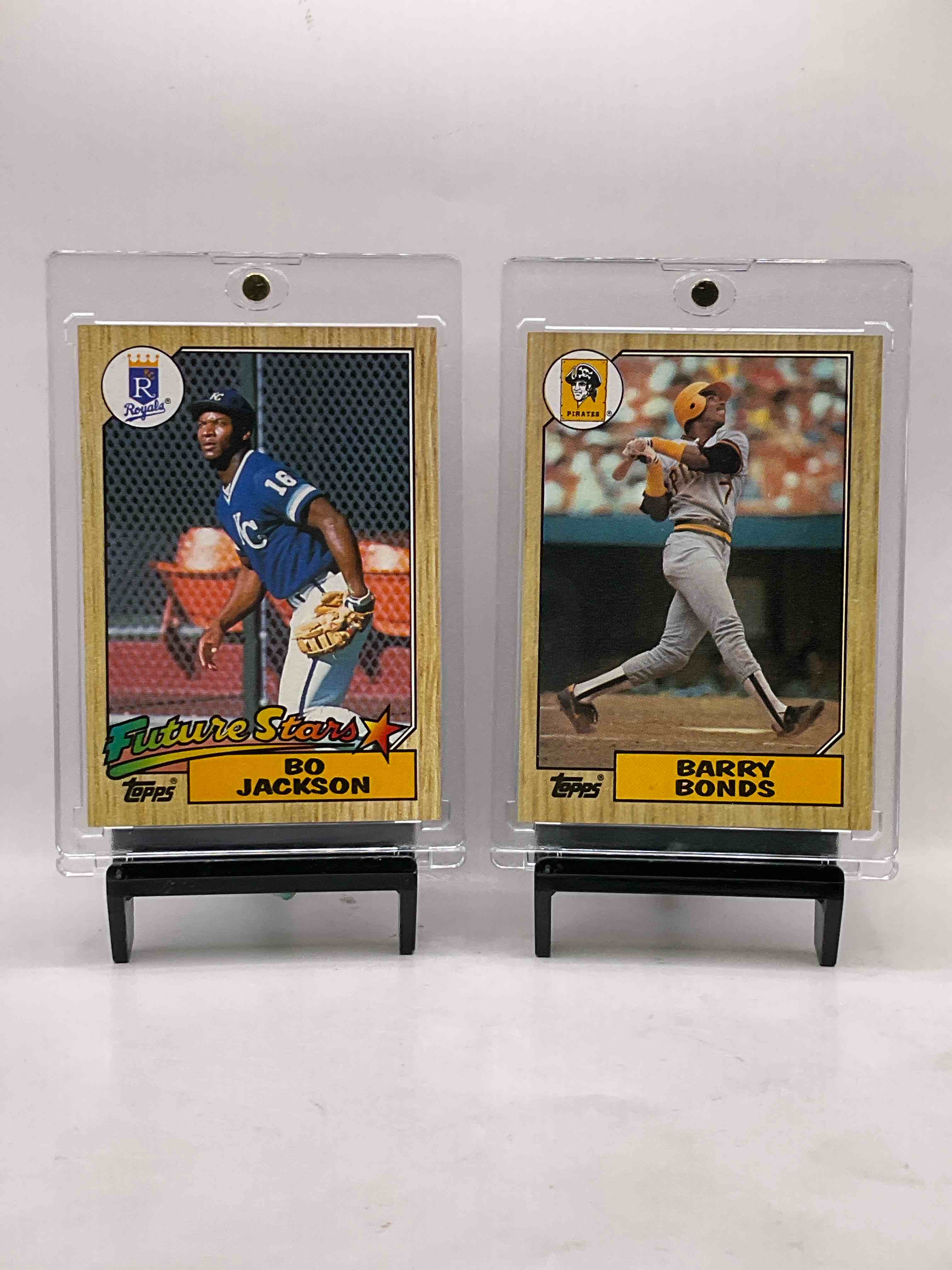 1987 Topps Baseball, Barry Bonds & Bo Jackson Rookies! Here It Is, Iconic Topps 1987 Baseball Cards Featuring The Best Players Of The Era! Lot Includes The Two Iconic Rookie Cards Of The Year, Barry Bonds & Bo Jackson, As Well As A Collection Of The Greatest Players Of The Era... Too Many Awesome Cards To List! This 50 Card Lot Is An Amazing Addition To Any Sports Card Collection & Great Investment Into Sports Card Memorabilia!