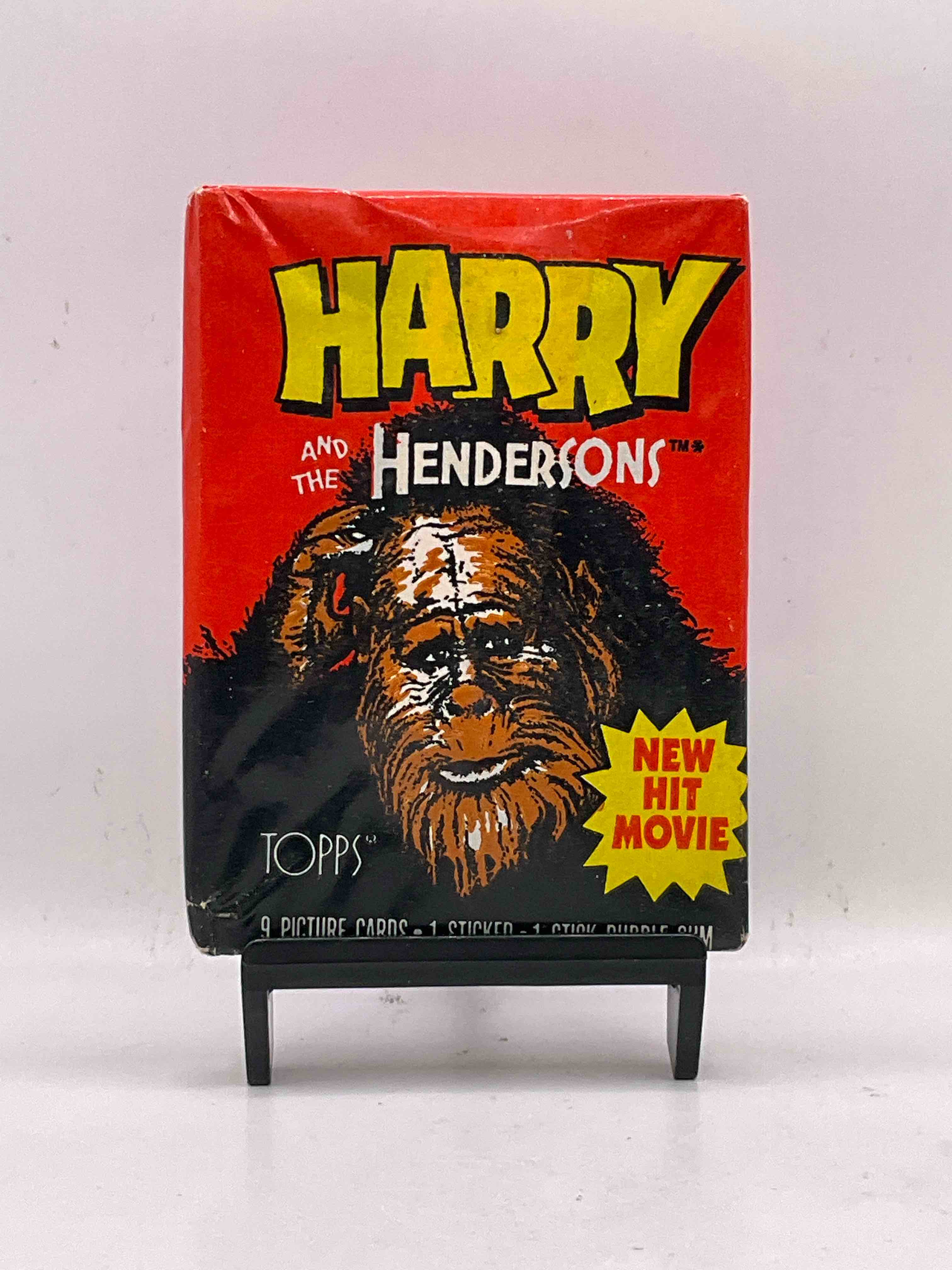 1987 Bigfoot! Check Out These Seriously Retro 1987 Movie Cards In Sealed Wax Packs, Direct From Original Retail Case! "Harry & The Henderson's" Is A Beloved 80's Movie About A Family That Adopts Bigfoot. This Movie Has Become A Serious Cult Classic & Highly Collectible! Own Pieces Of Bigfoot & The 80's!