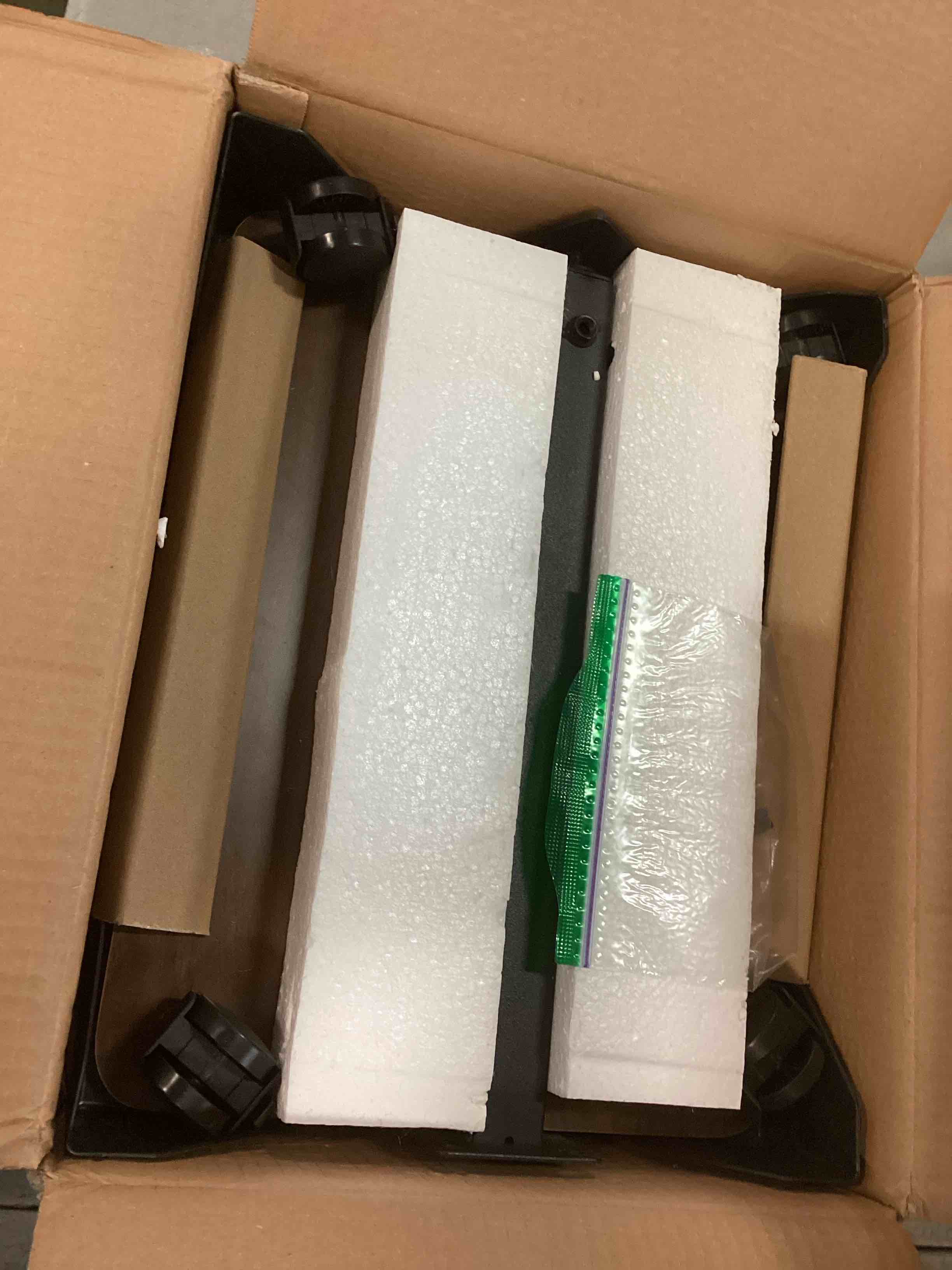 https://s3.amazonaws.com/lotting-images-prod/bidfta/GRA2279112_1740516403501.jpeg