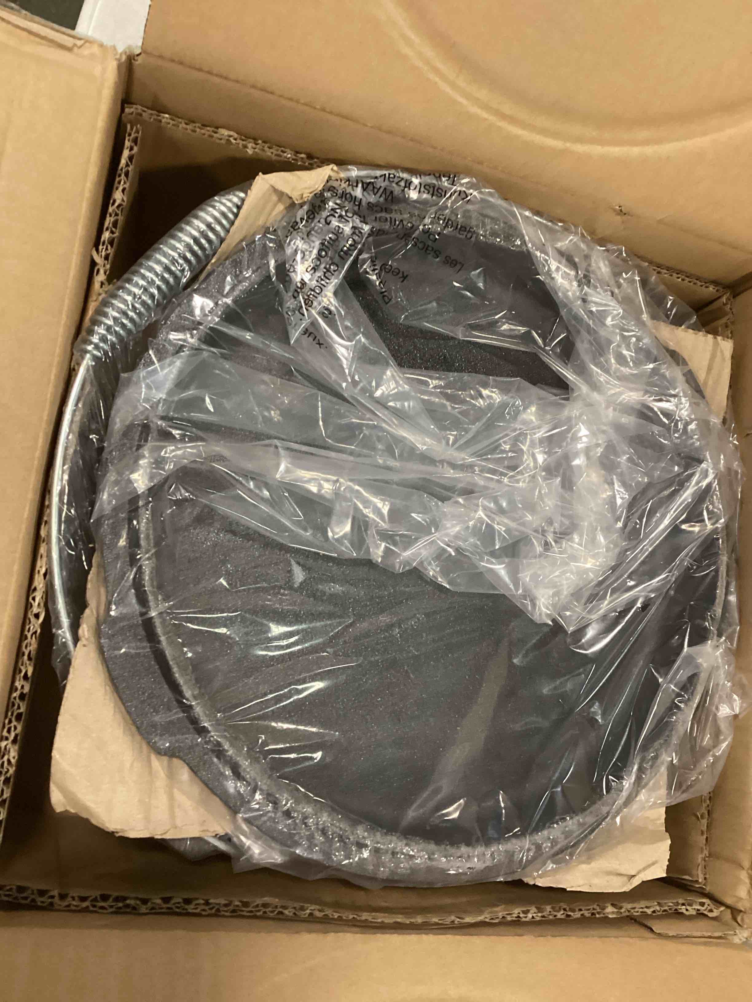 https://s3.amazonaws.com/lotting-images-prod/bidfta/GRA2279513_1740661979353.jpeg