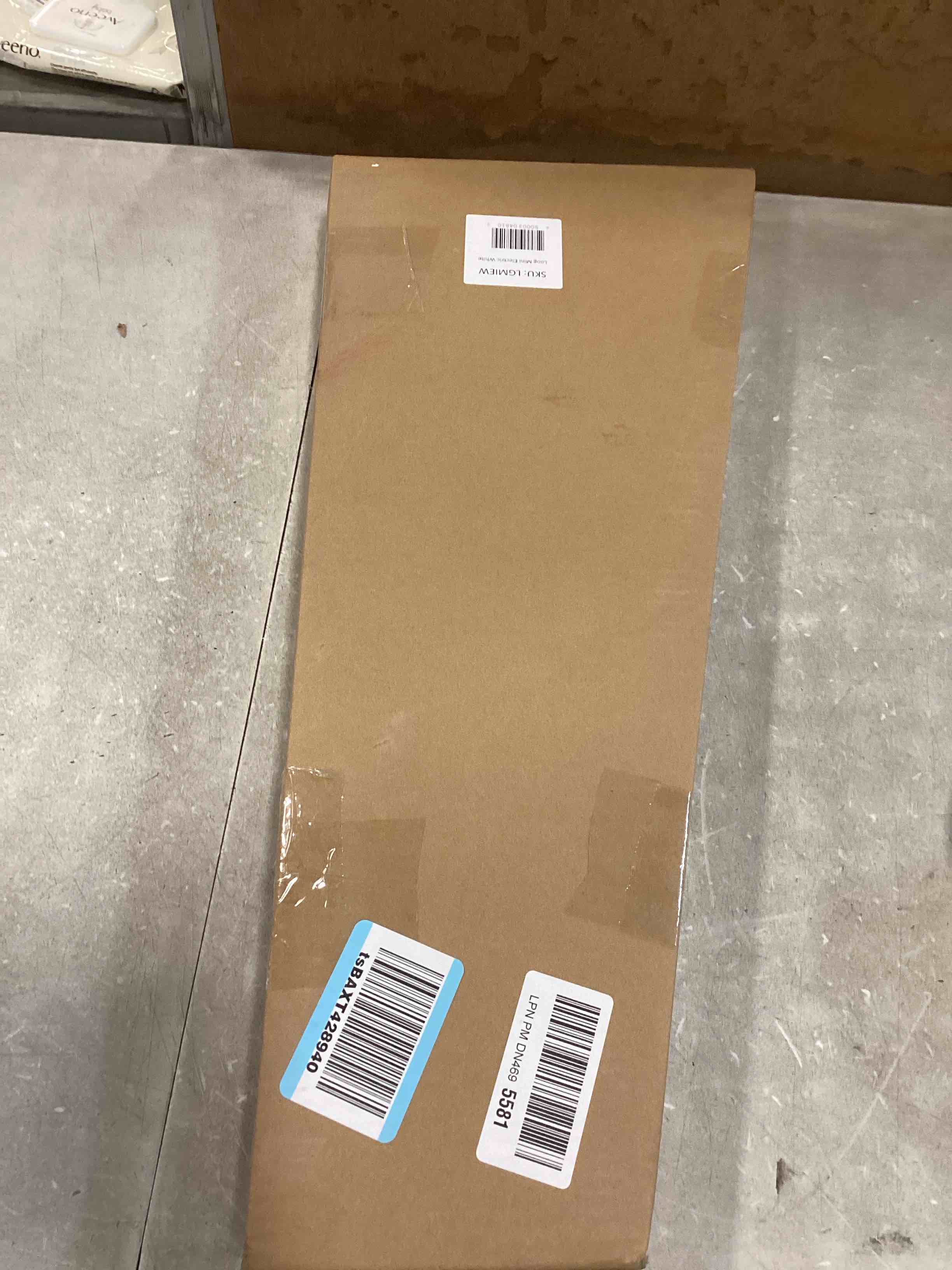 https://s3.amazonaws.com/lotting-images-prod/bidfta/GRA2279935_1740762514356.jpeg