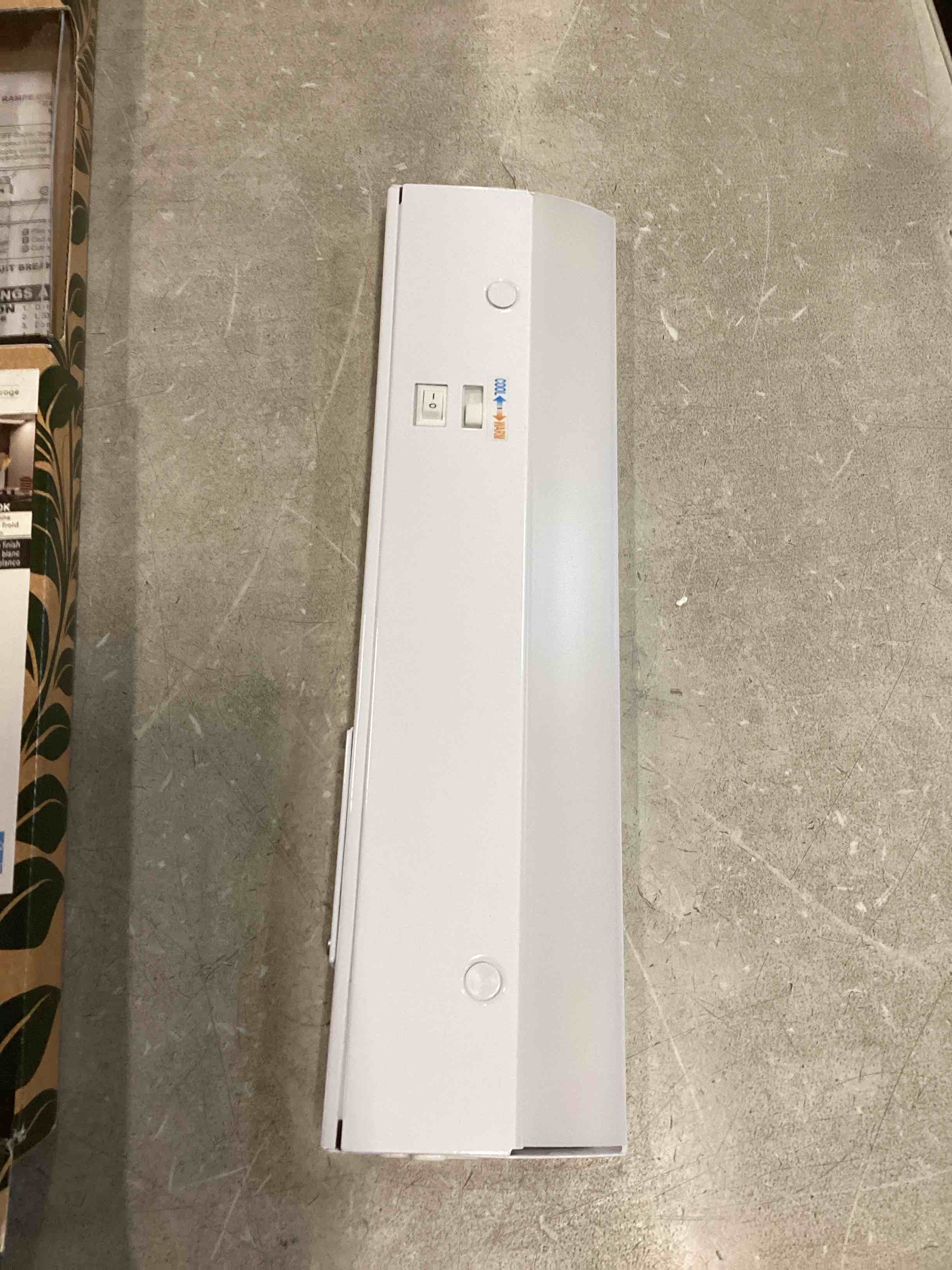 https://s3.amazonaws.com/lotting-images-prod/bidfta/GRA2279972_1740768648920.jpeg