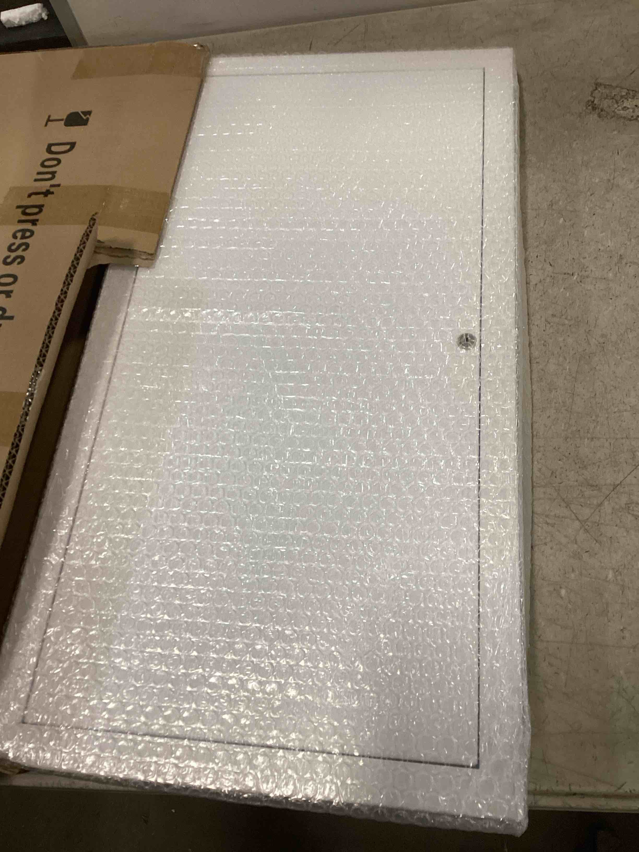 https://s3.amazonaws.com/lotting-images-prod/bidfta/GRA2280331_1741181012044.jpeg