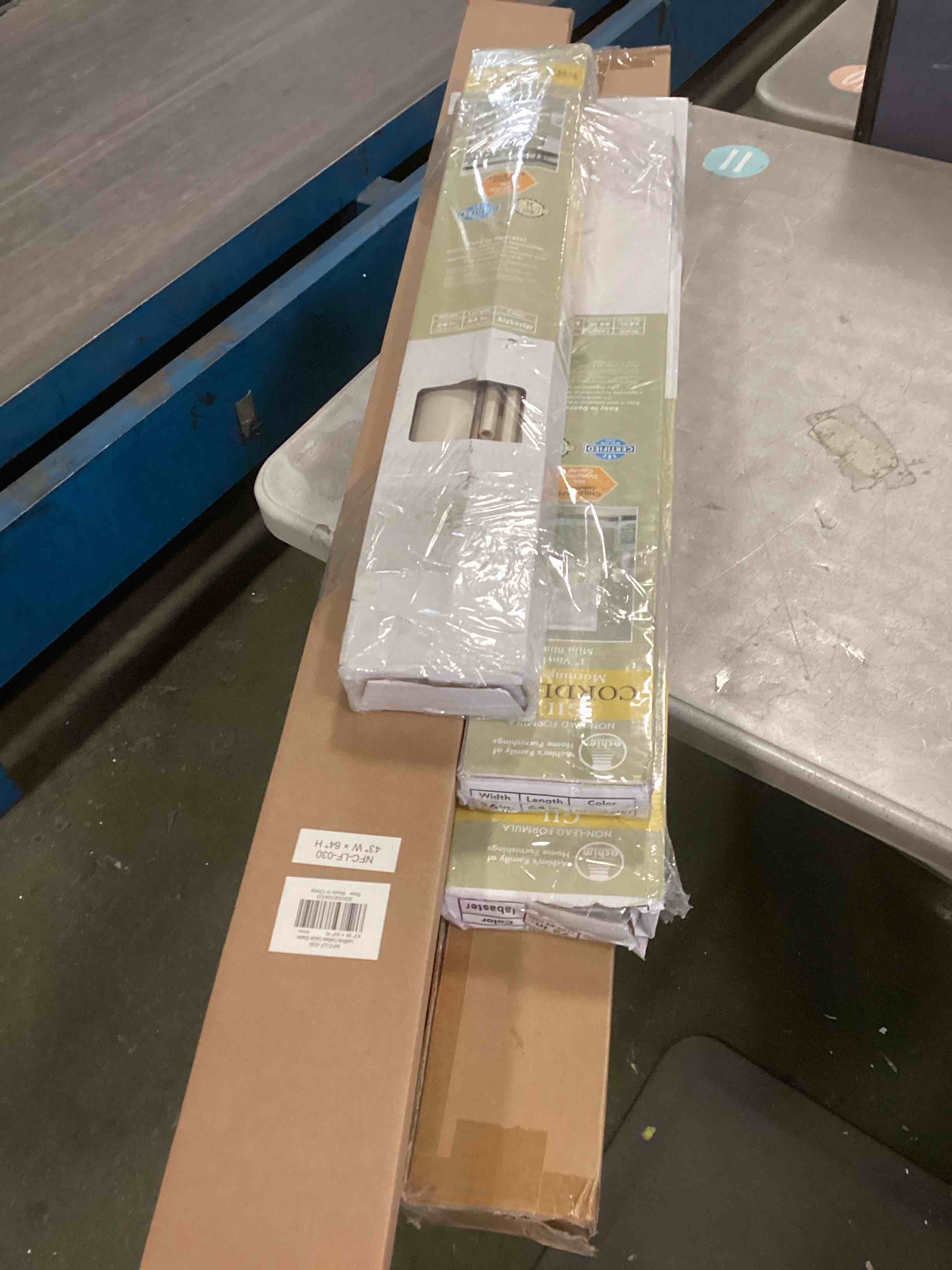 Assorted of  Products for the Maintenance or Decoration of the Home (it can include a variety of sizes and models)