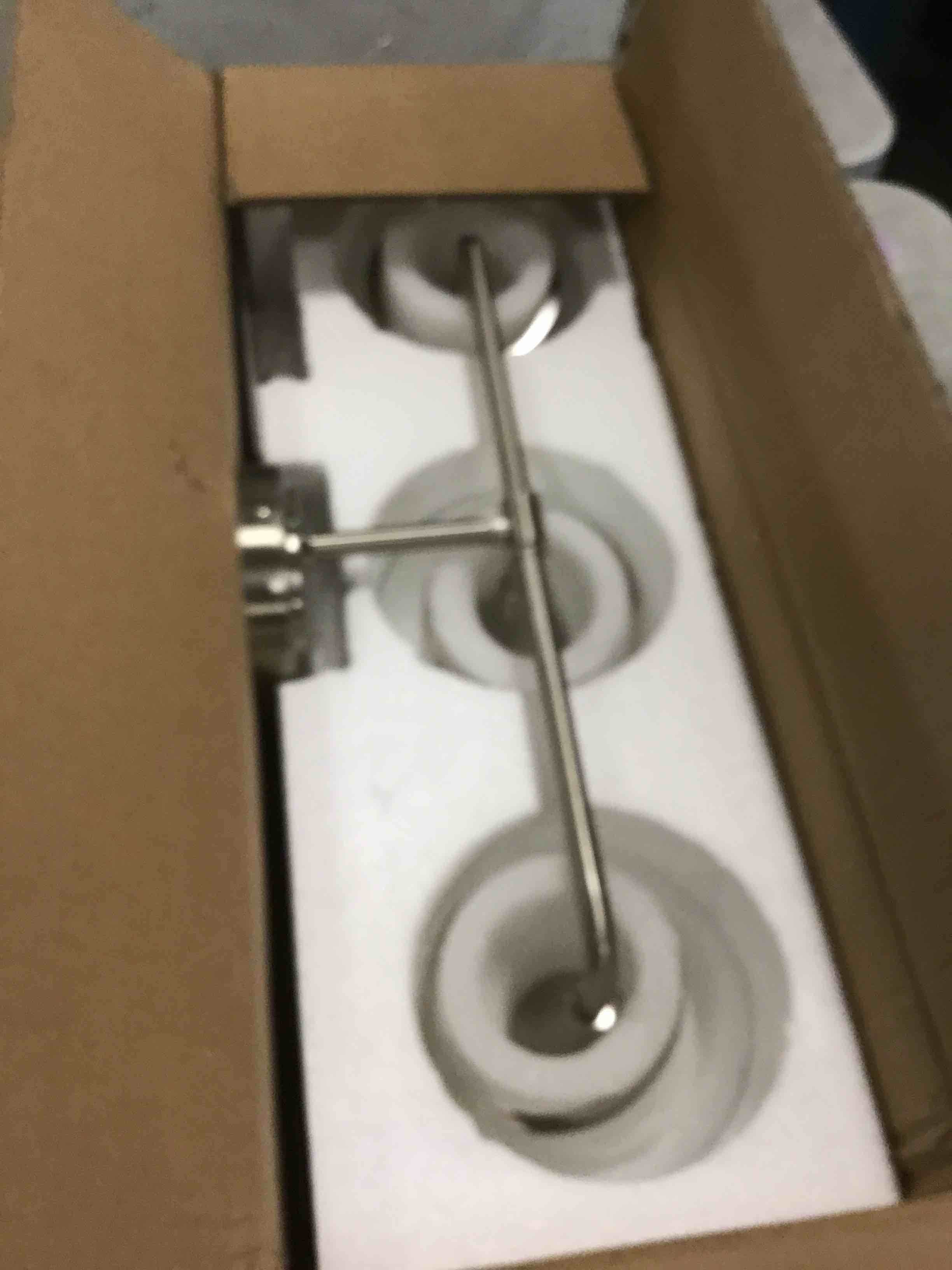 https://s3.amazonaws.com/lotting-images-prod/bidfta/GRA2281272_1740156699632.jpeg