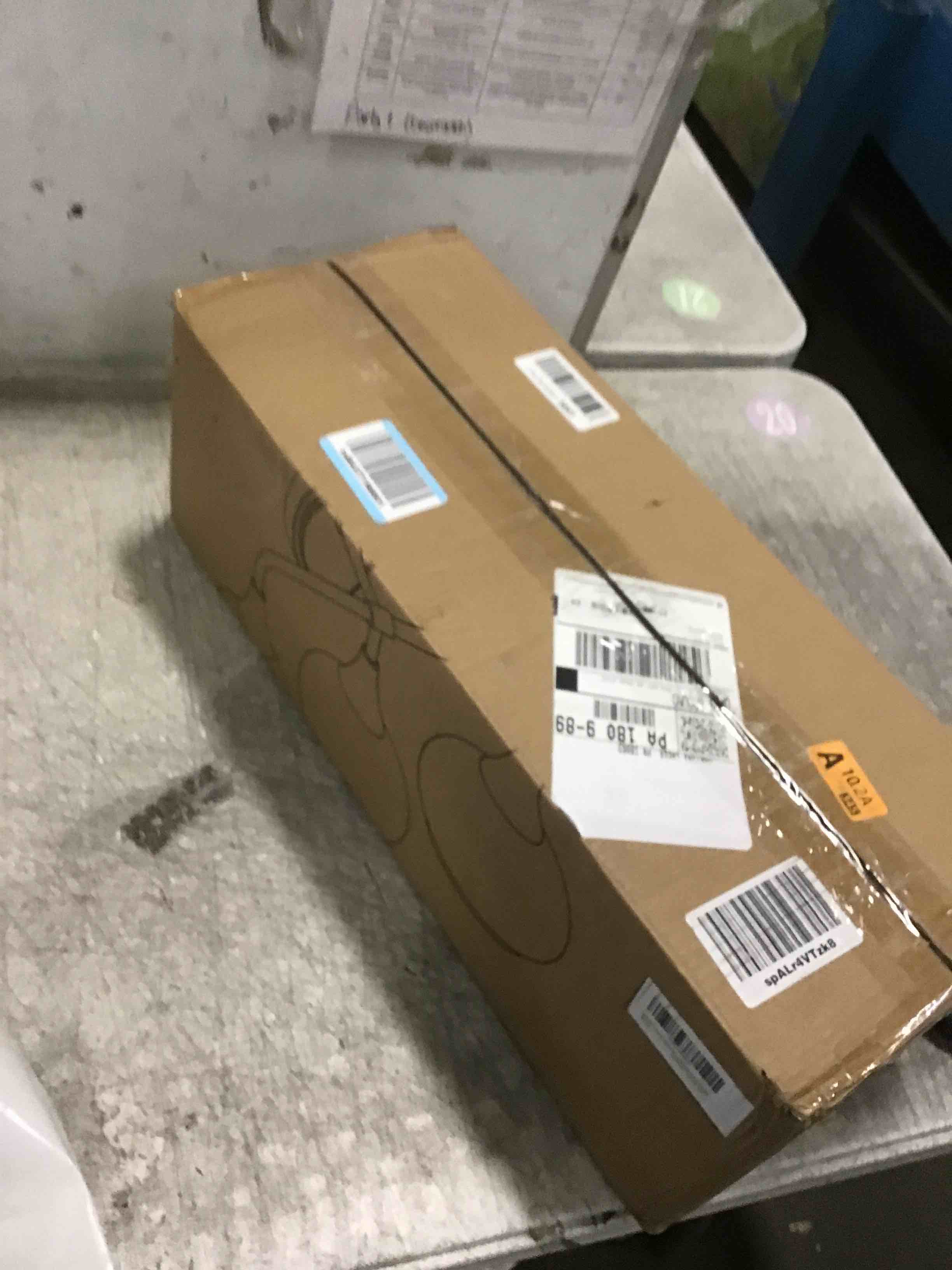 https://s3.amazonaws.com/lotting-images-prod/bidfta/GRA2281272_1740156717381.jpeg