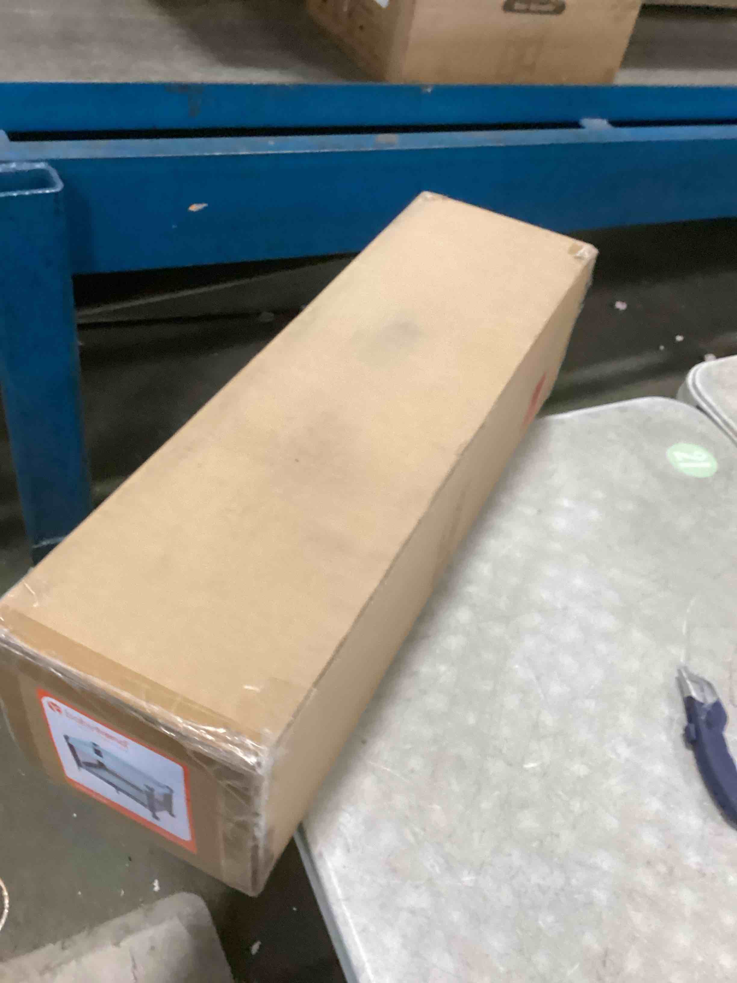https://s3.amazonaws.com/lotting-images-prod/bidfta/GRA2281418_1740405548305.jpeg