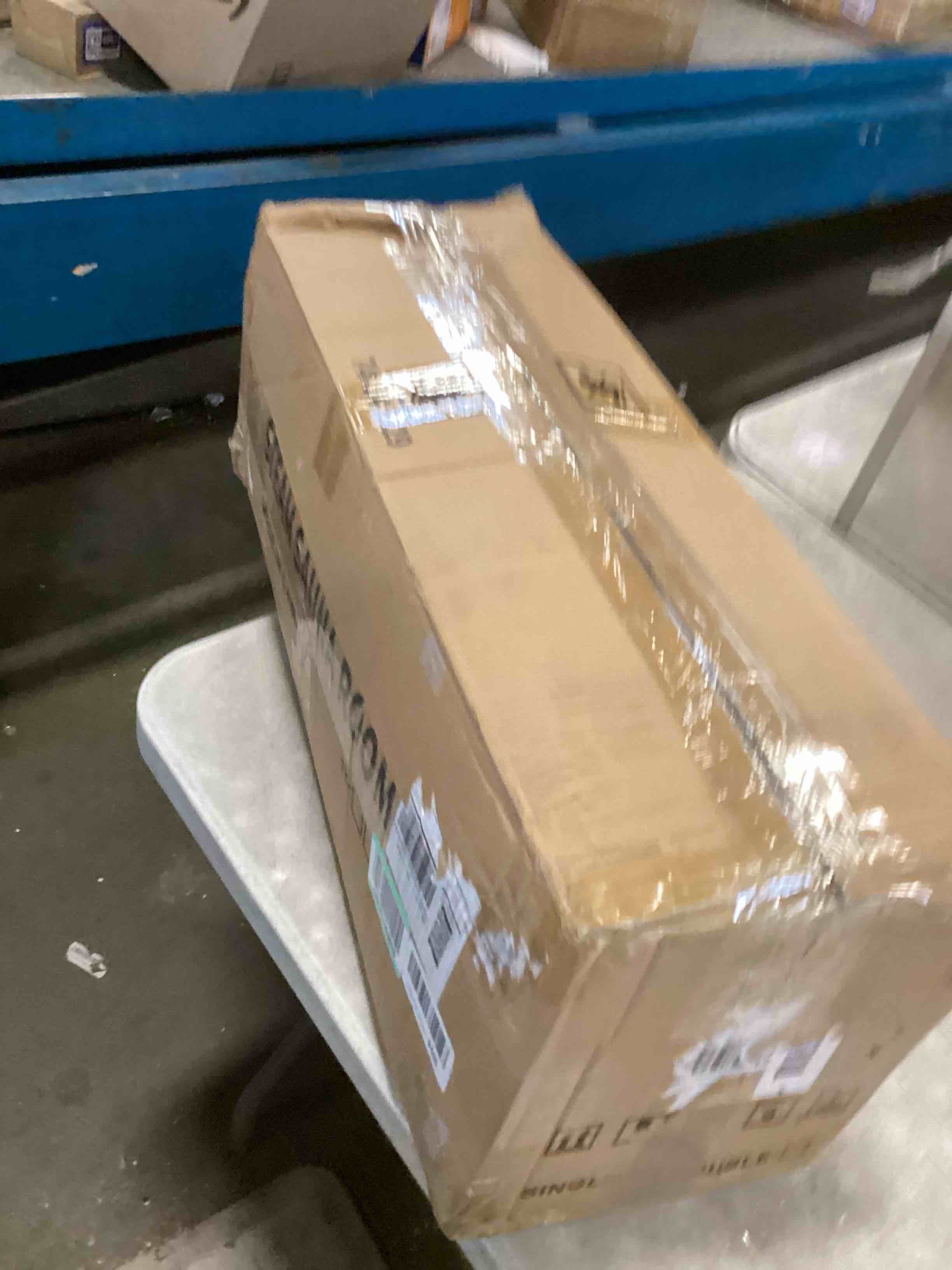 https://s3.amazonaws.com/lotting-images-prod/bidfta/GRA2281490_1740412930641.jpeg