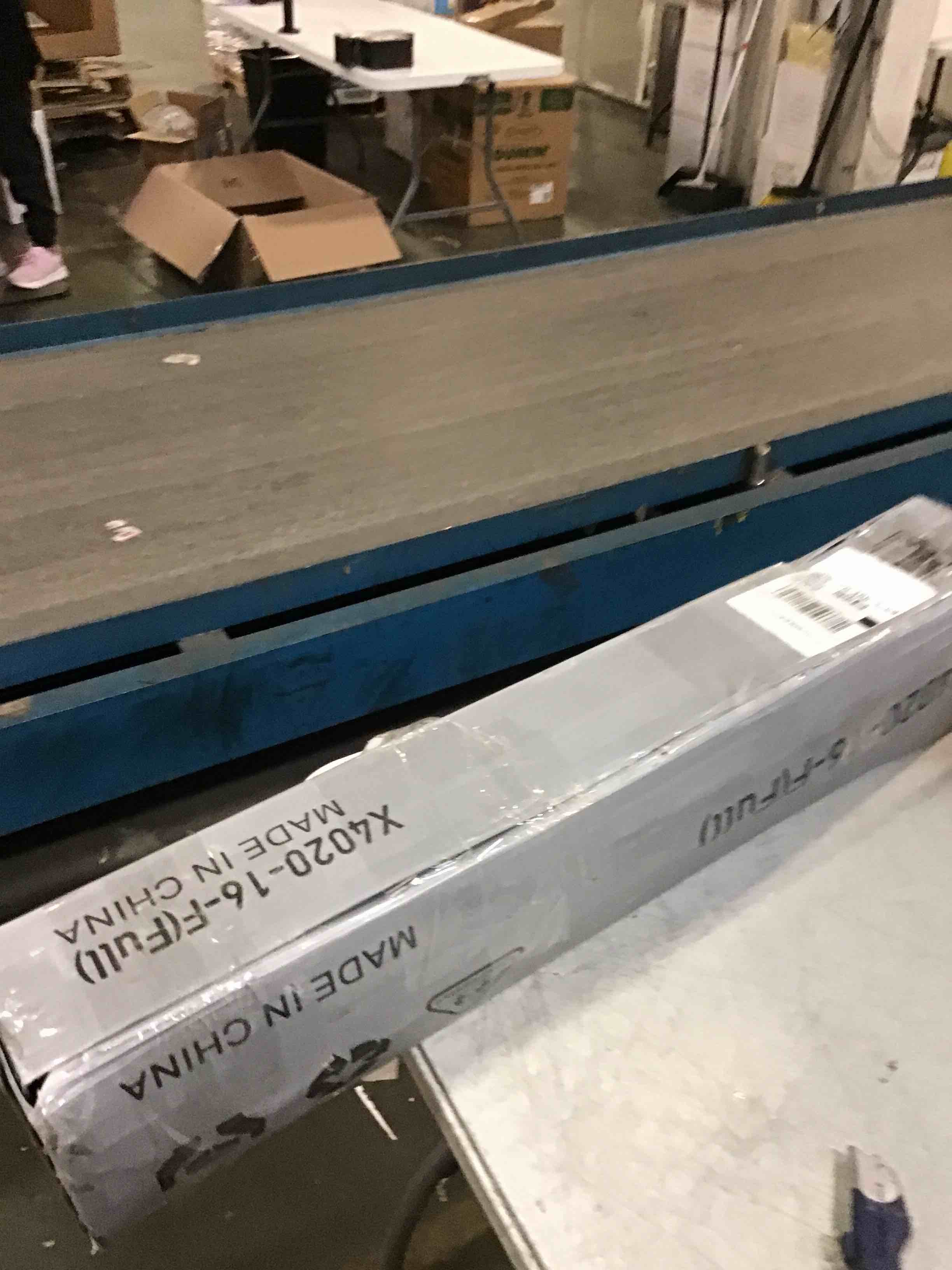 https://s3.amazonaws.com/lotting-images-prod/bidfta/GRA2281871_1740576576615.jpeg
