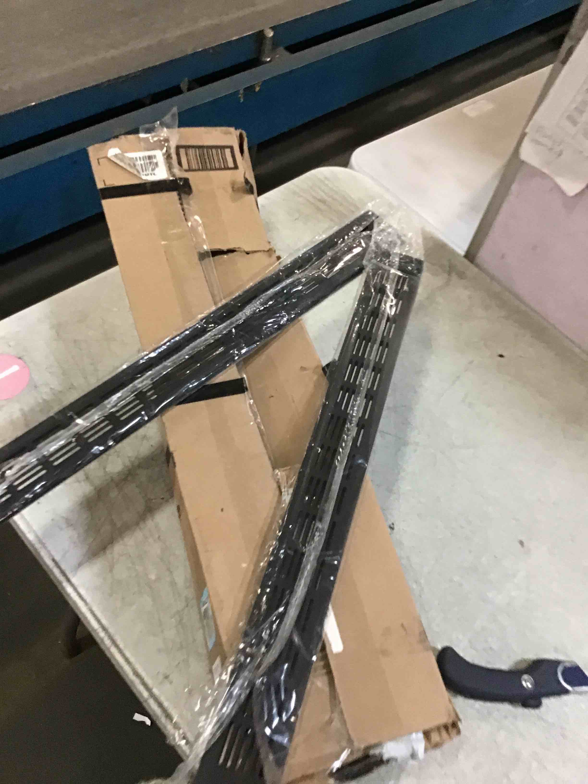 https://s3.amazonaws.com/lotting-images-prod/bidfta/GRA2281872_1740576634437.jpeg