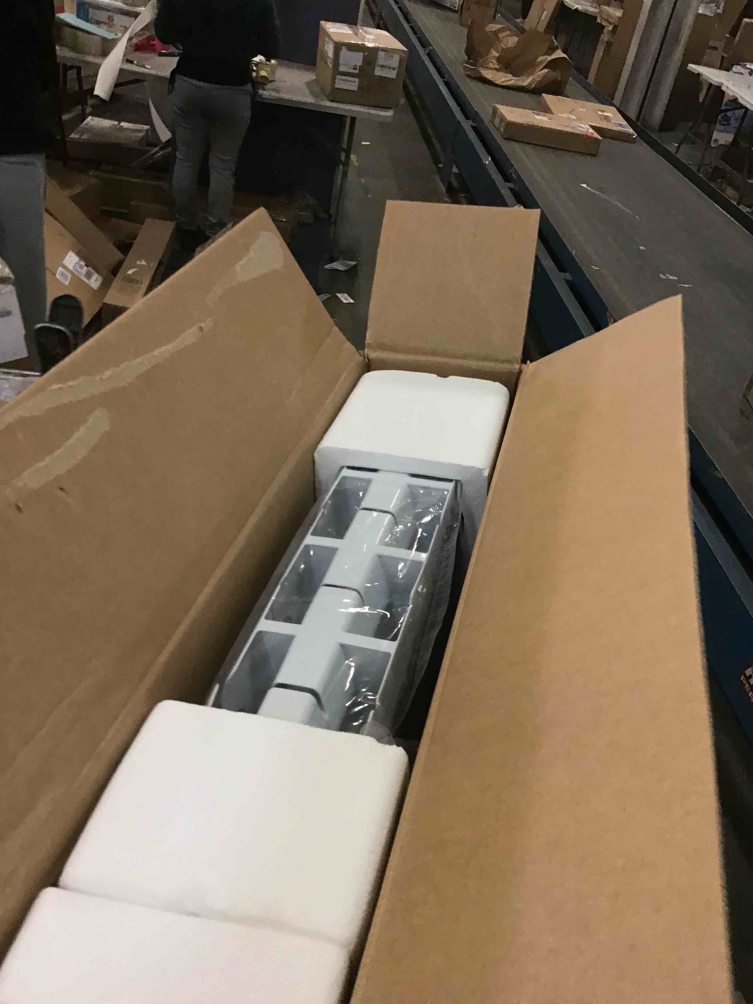 https://s3.amazonaws.com/lotting-images-prod/bidfta/GRA2282224_1740673043105.jpeg