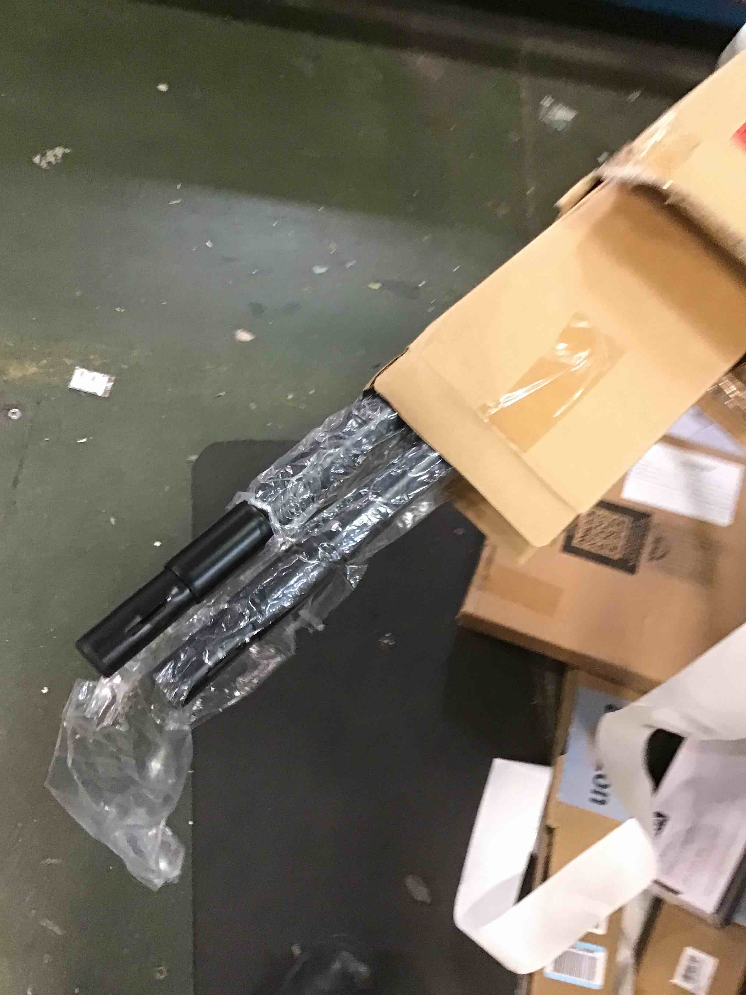 https://s3.amazonaws.com/lotting-images-prod/bidfta/GRA2282443_1740757741943.jpeg