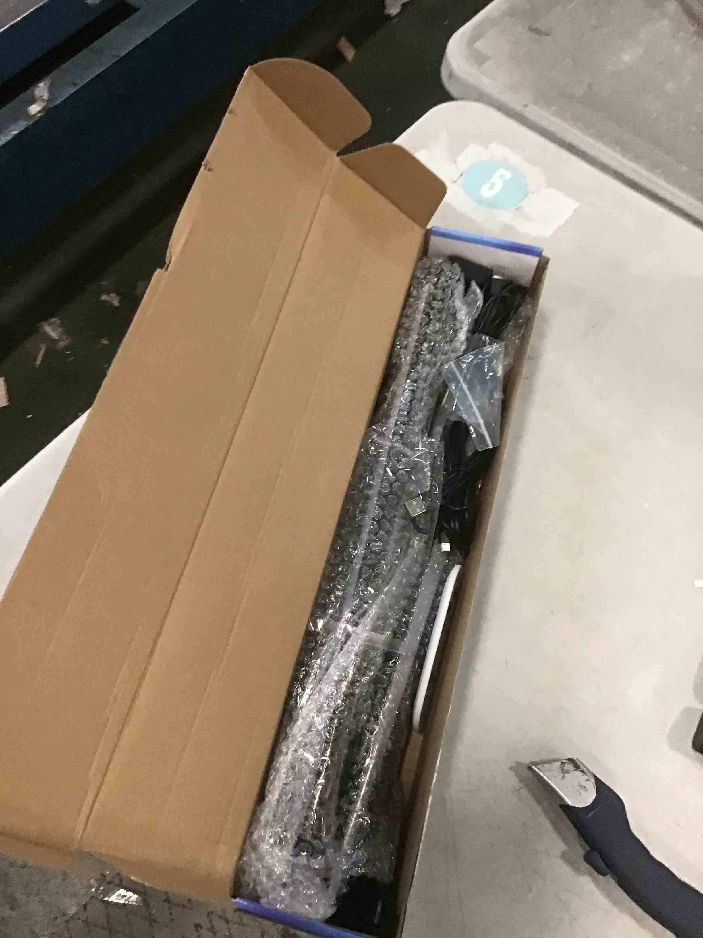 https://s3.amazonaws.com/lotting-images-prod/bidfta/GRA2283693_1741976493374.jpeg