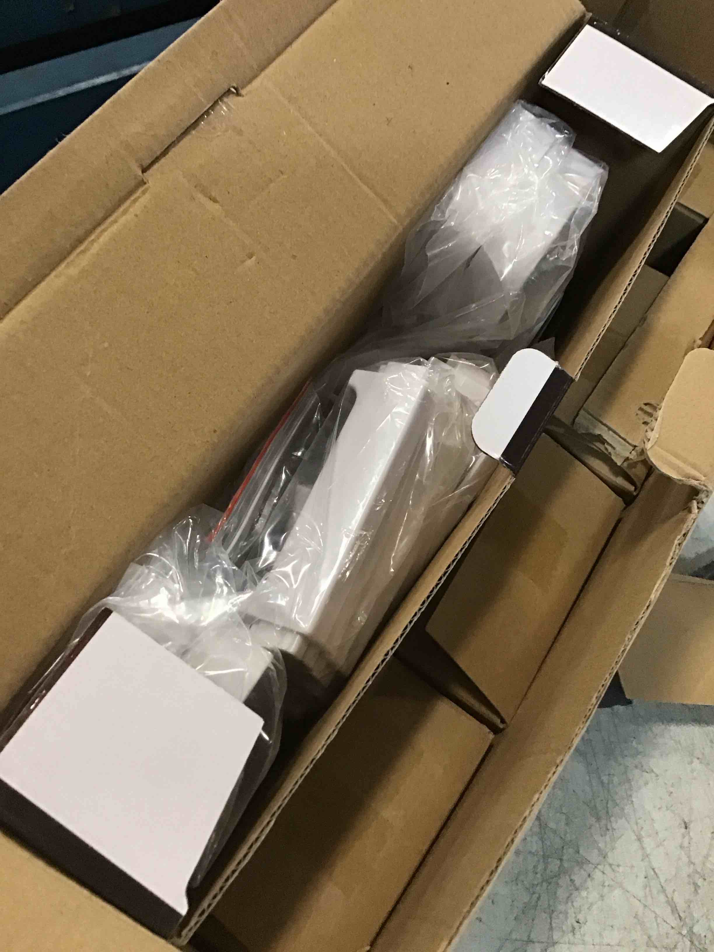 https://s3.amazonaws.com/lotting-images-prod/bidfta/GRA2284039_1741713672063.jpeg