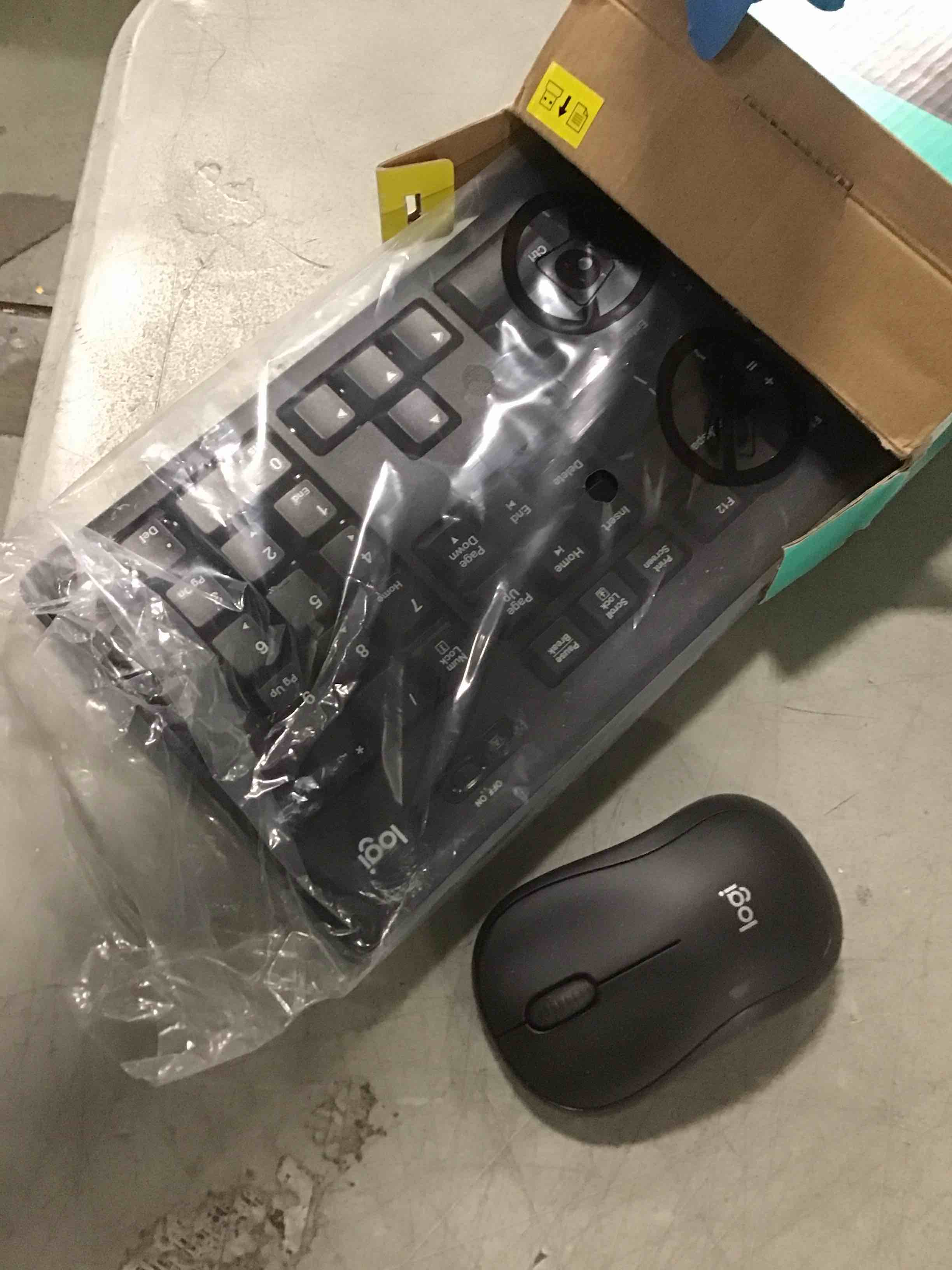 https://s3.amazonaws.com/lotting-images-prod/bidfta/GRA2284798_1742216124889.jpeg